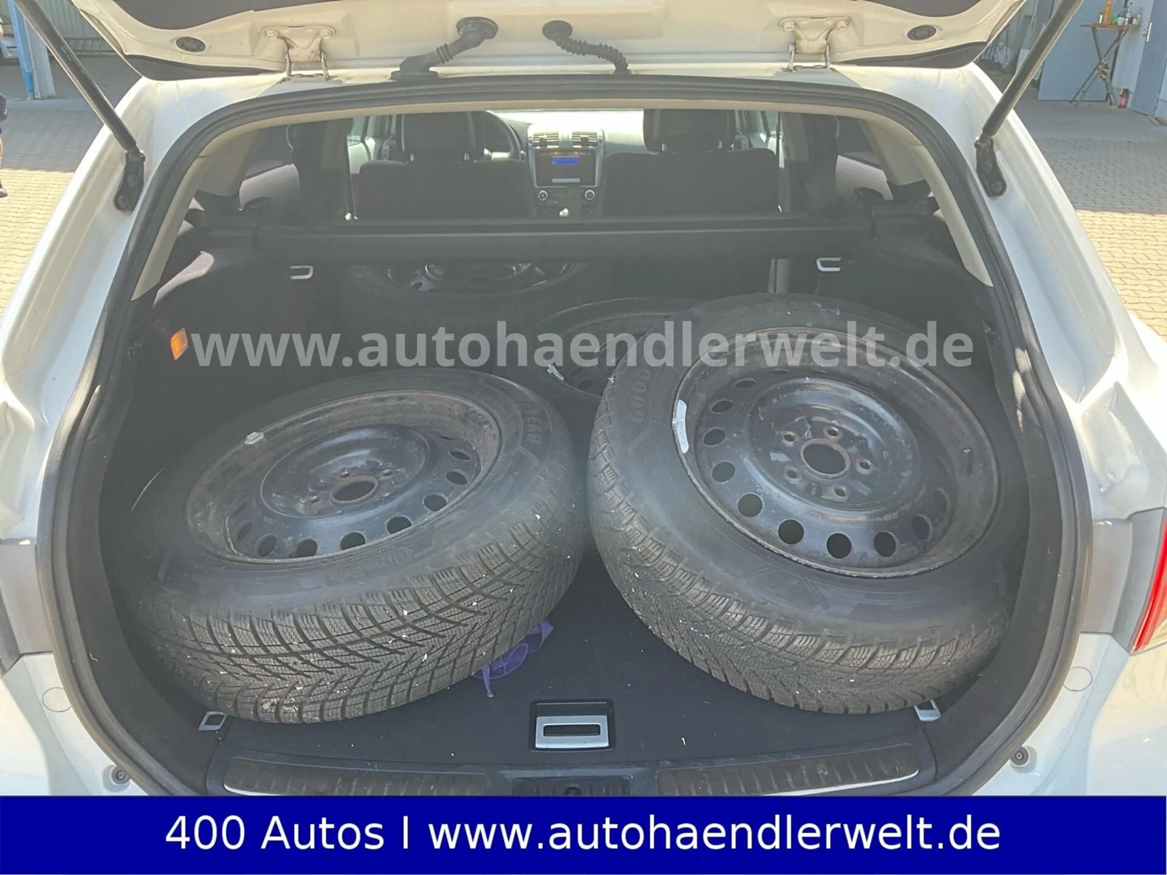 Toyota Avensis Kombi 1.6 Edition Xenon Alu — photo 8