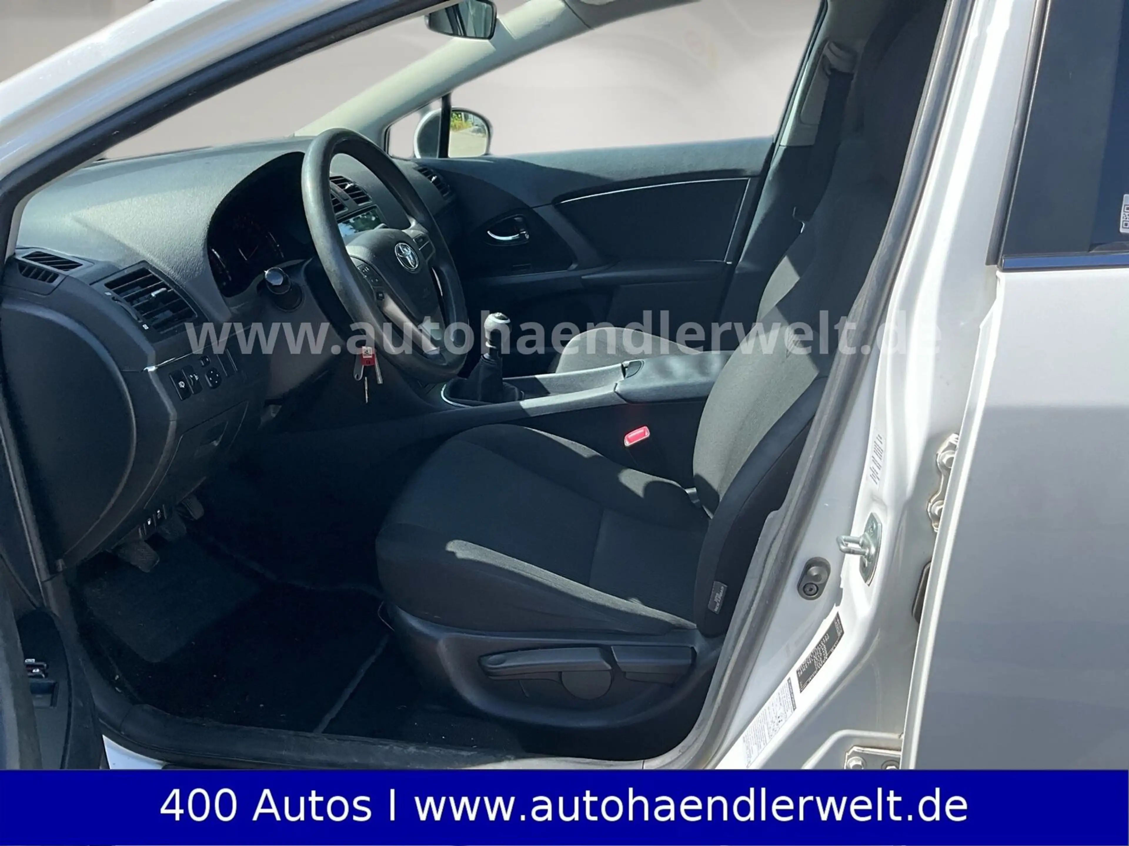 Toyota Avensis Kombi 1.6 Edition Xenon Alu — photo 9