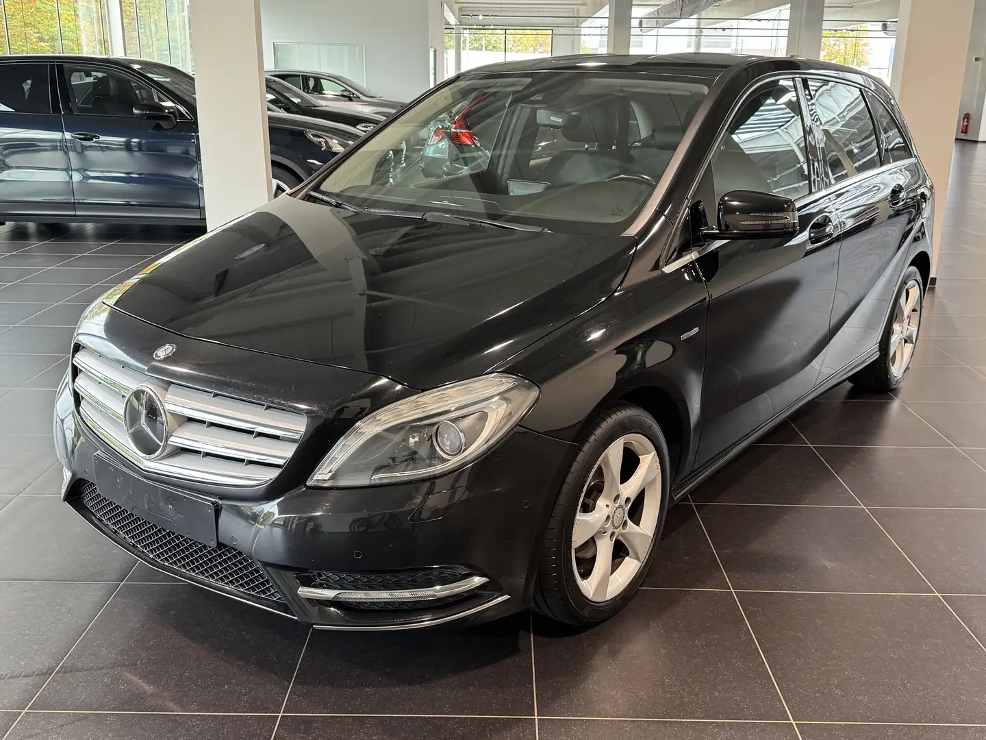 Mercedes-Benz B 180 CDI Sport Bi-Xenon, Camera, Pdc, Comand Zwart - 1
