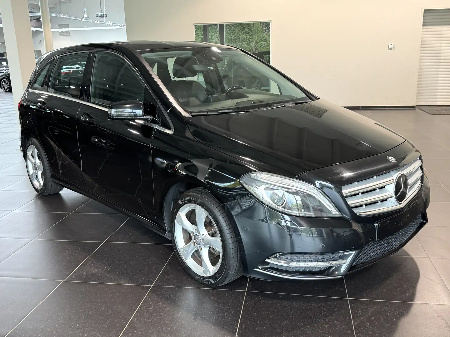 Mercedes-Benz B 180 CDI Sport Bi-Xenon, Camera, Pdc, Comand Zwart - 2