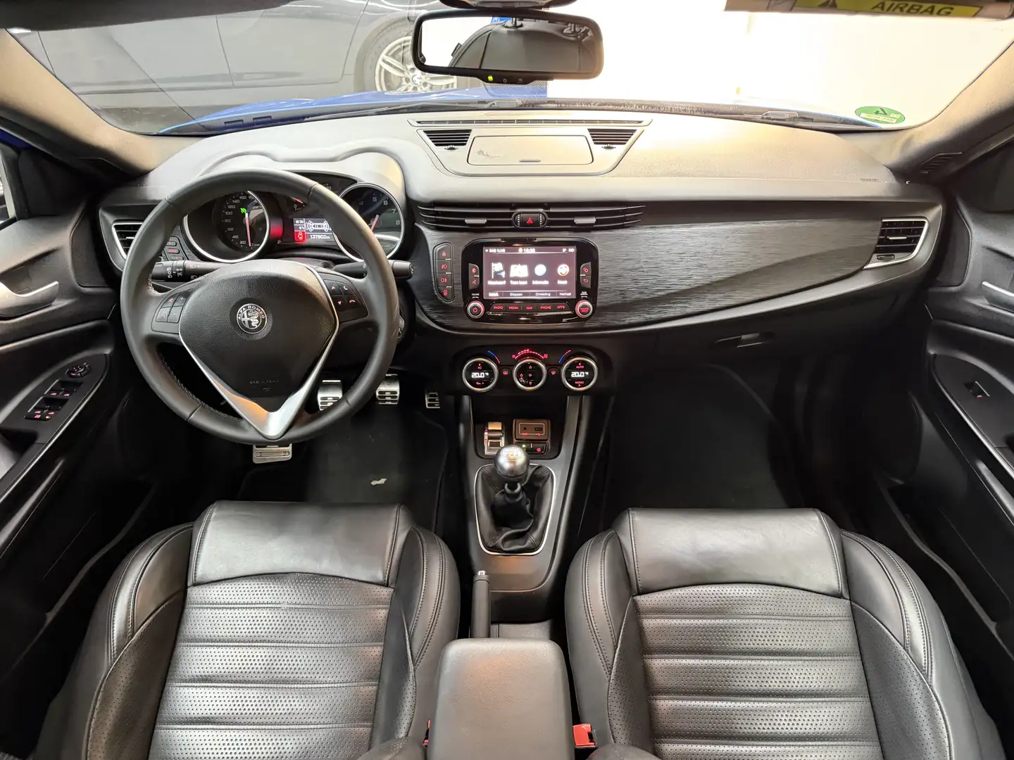 Alfa Romeo Giulietta 1.4 Turbo Super, 120Pk, 2018, 2de eigenaar, Volled Bleu - 2