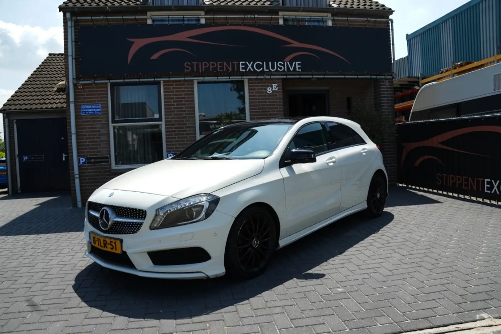 Mercedes-Benz A 180 A180 AMG PAKKET PANO Wit - 1