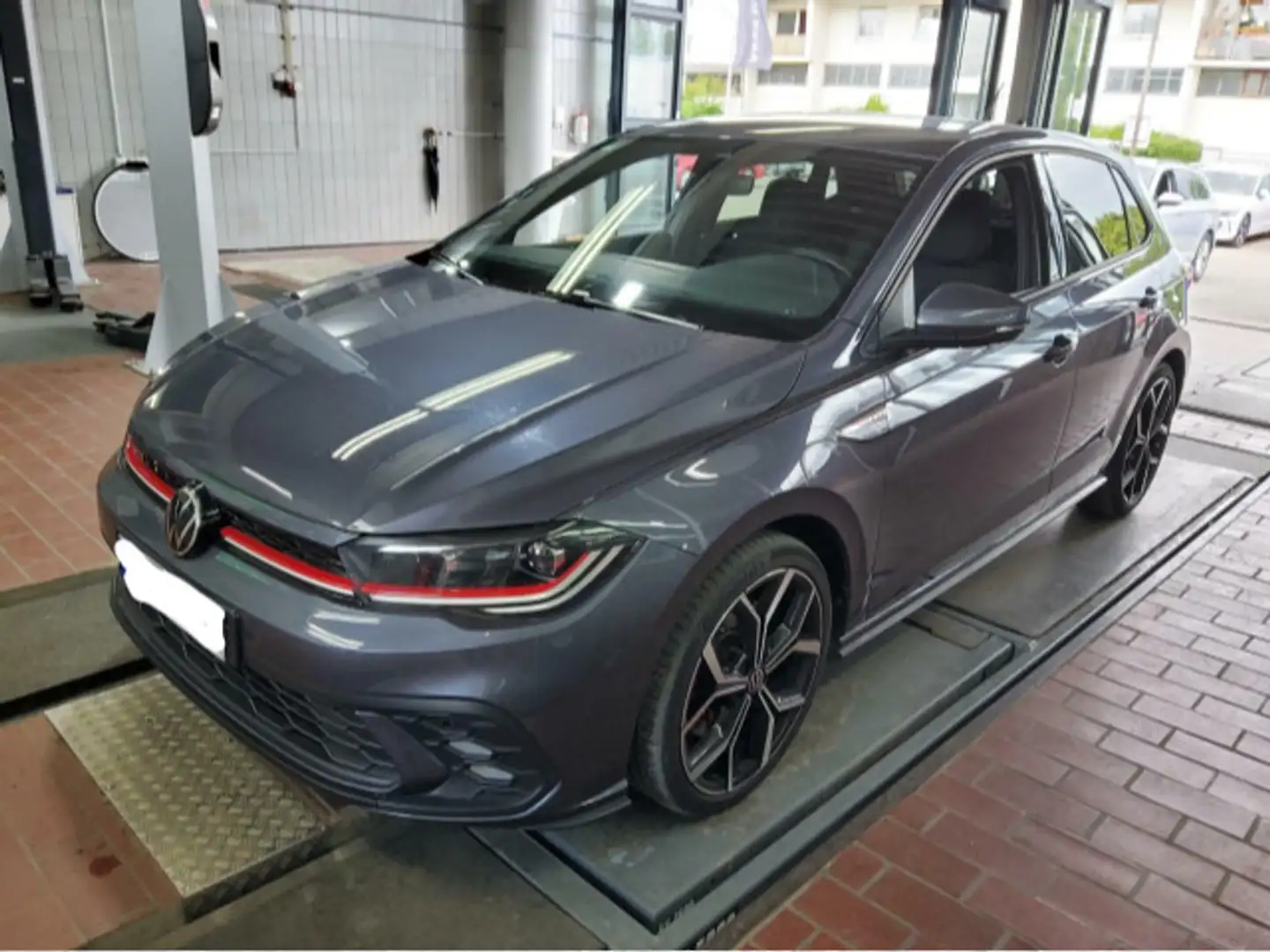 Volkswagen Polo GTI 2.0 TSI DSG IQ-LED PDC SHZ APP DAB+ 18" Grau - 2