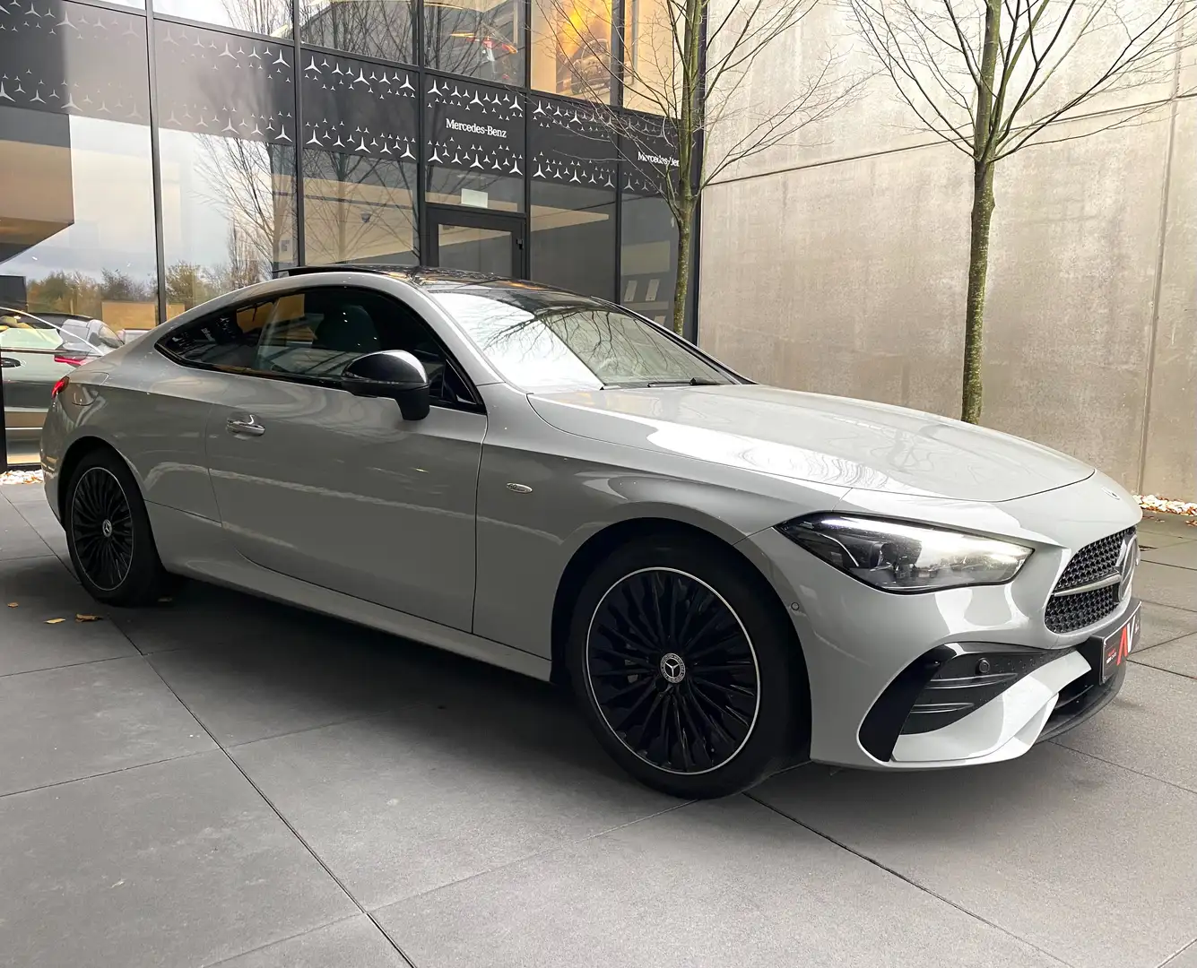Mercedes-Benz CLE 300 e 9G Plug-in COUPE AMG NIGHT Luchtv./HeadUp/Memory Grijs - 1