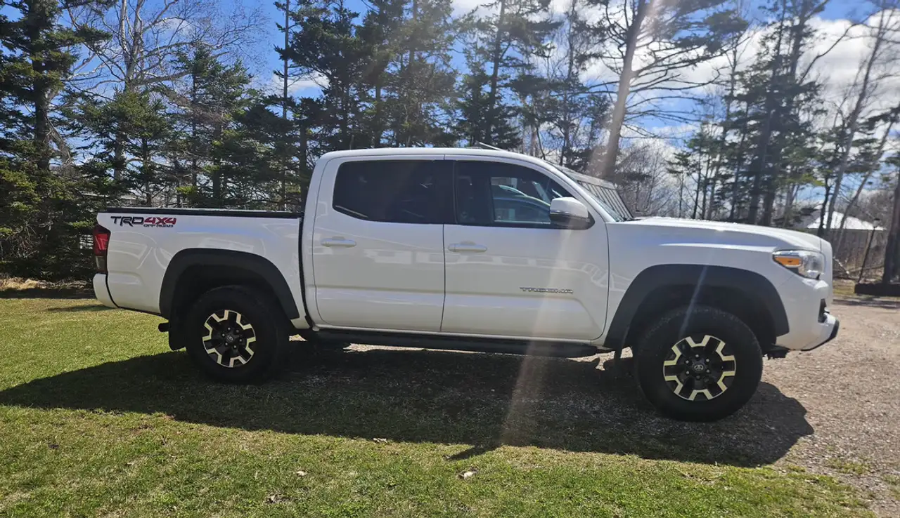 Toyota Tacoma снимка Toyota Tacoma
