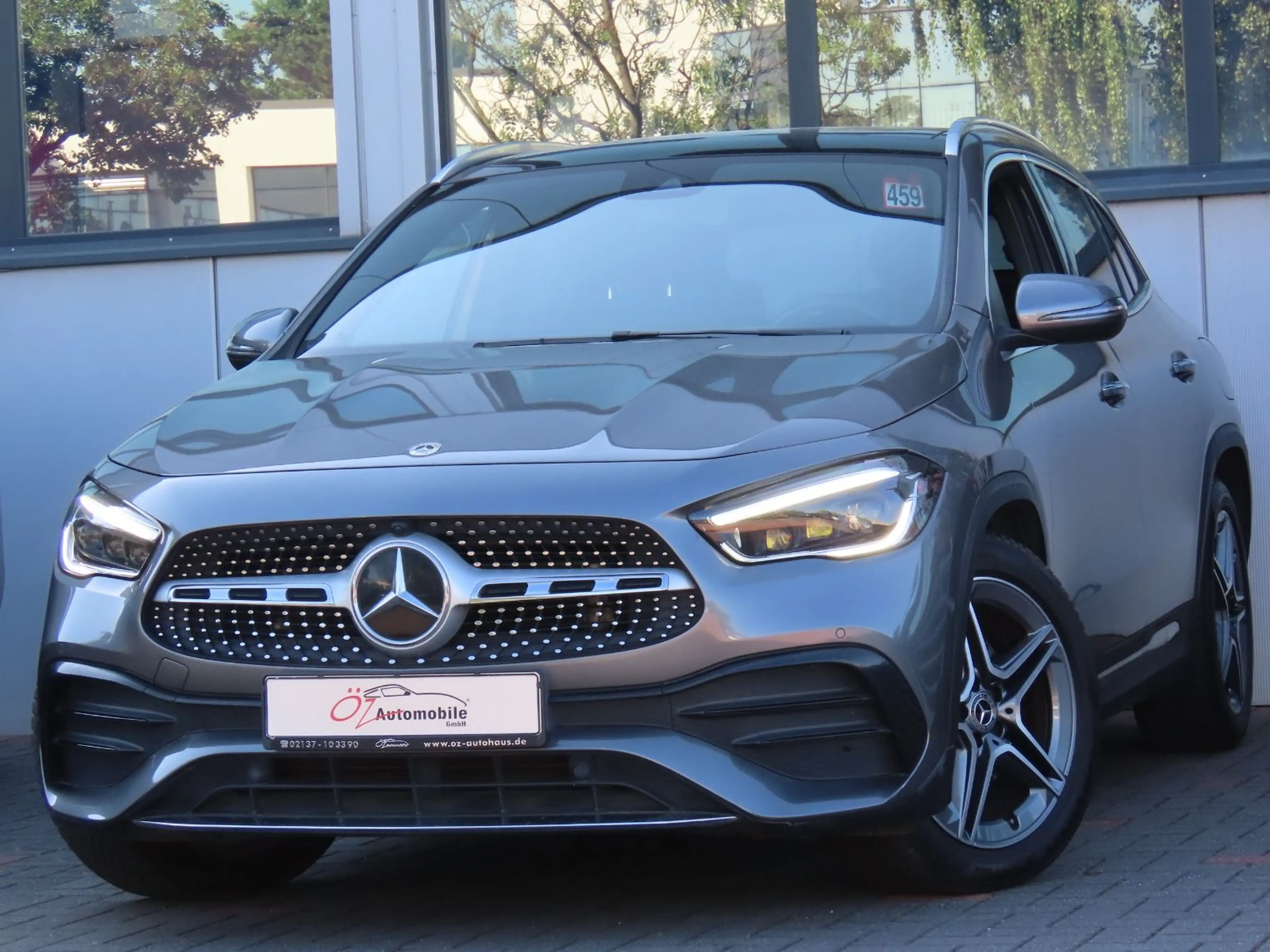 Mercedes-Benz GLA 200 d Autom. AMG-Line Alcantara Ambiente Pano — photo 5