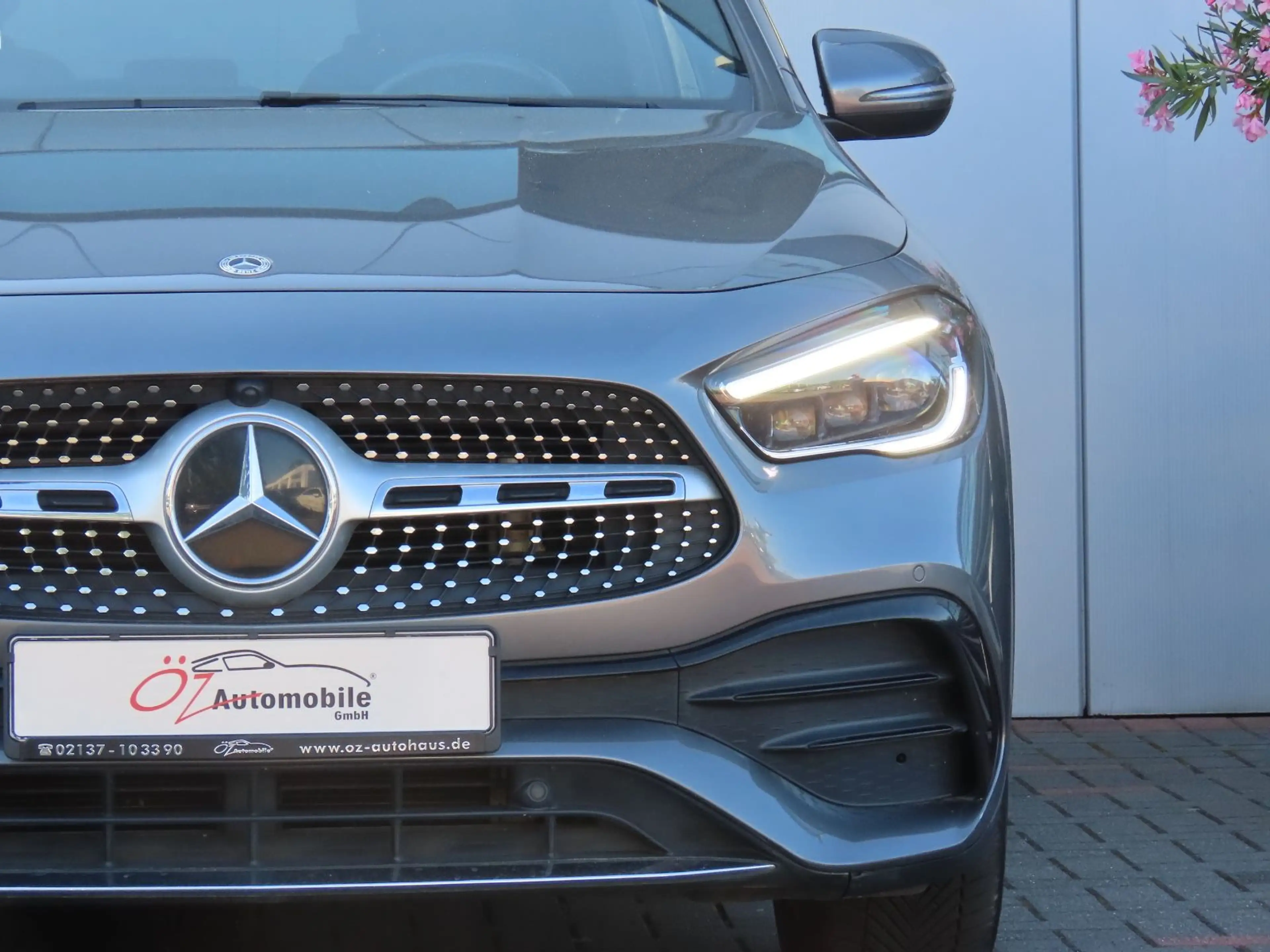 Mercedes-Benz GLA 200 d Autom. AMG-Line Alcantara Ambiente Pano — photo 4