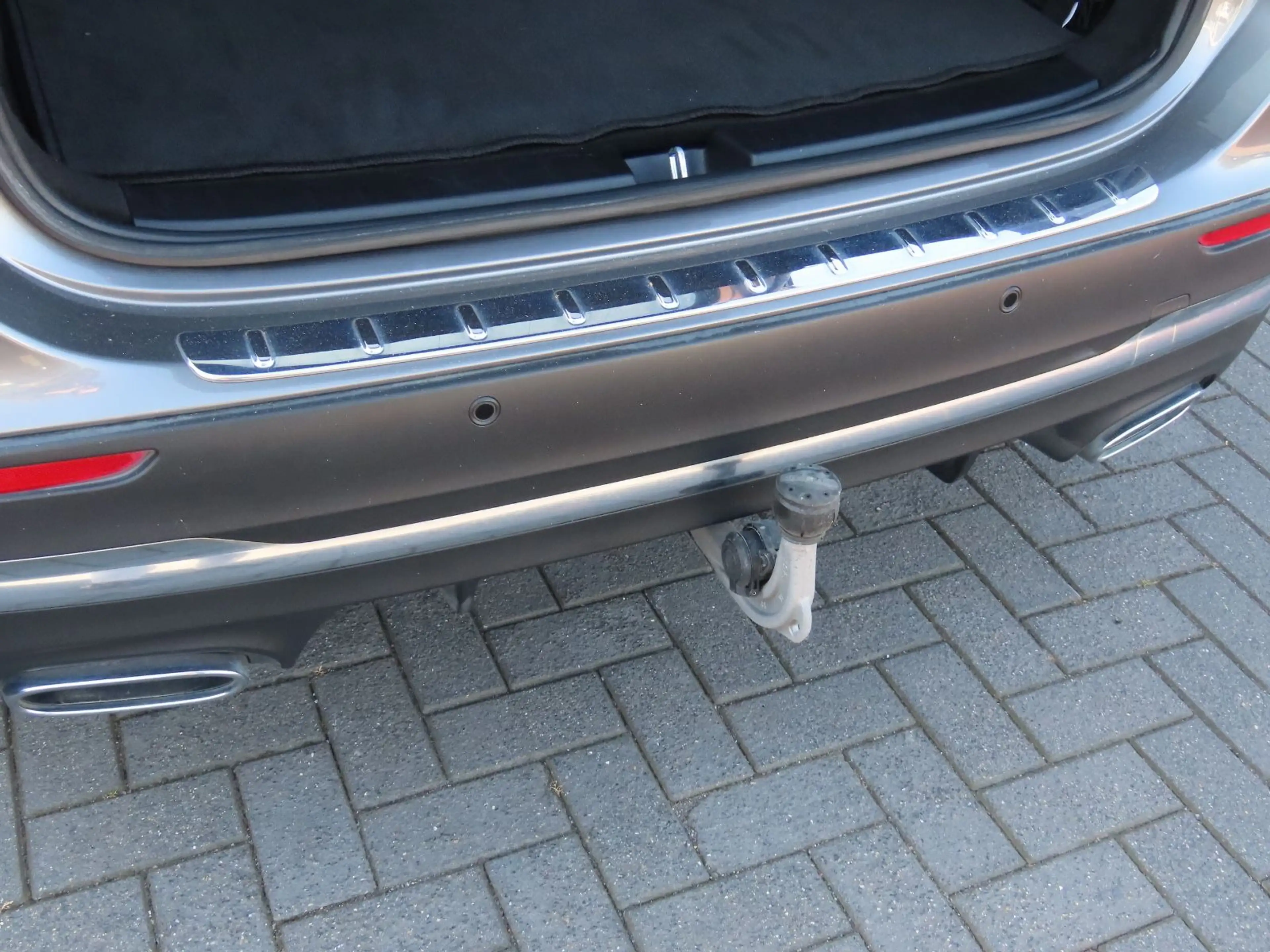 Mercedes-Benz GLA 200 d Autom. AMG-Line Alcantara Ambiente Pano — photo 10