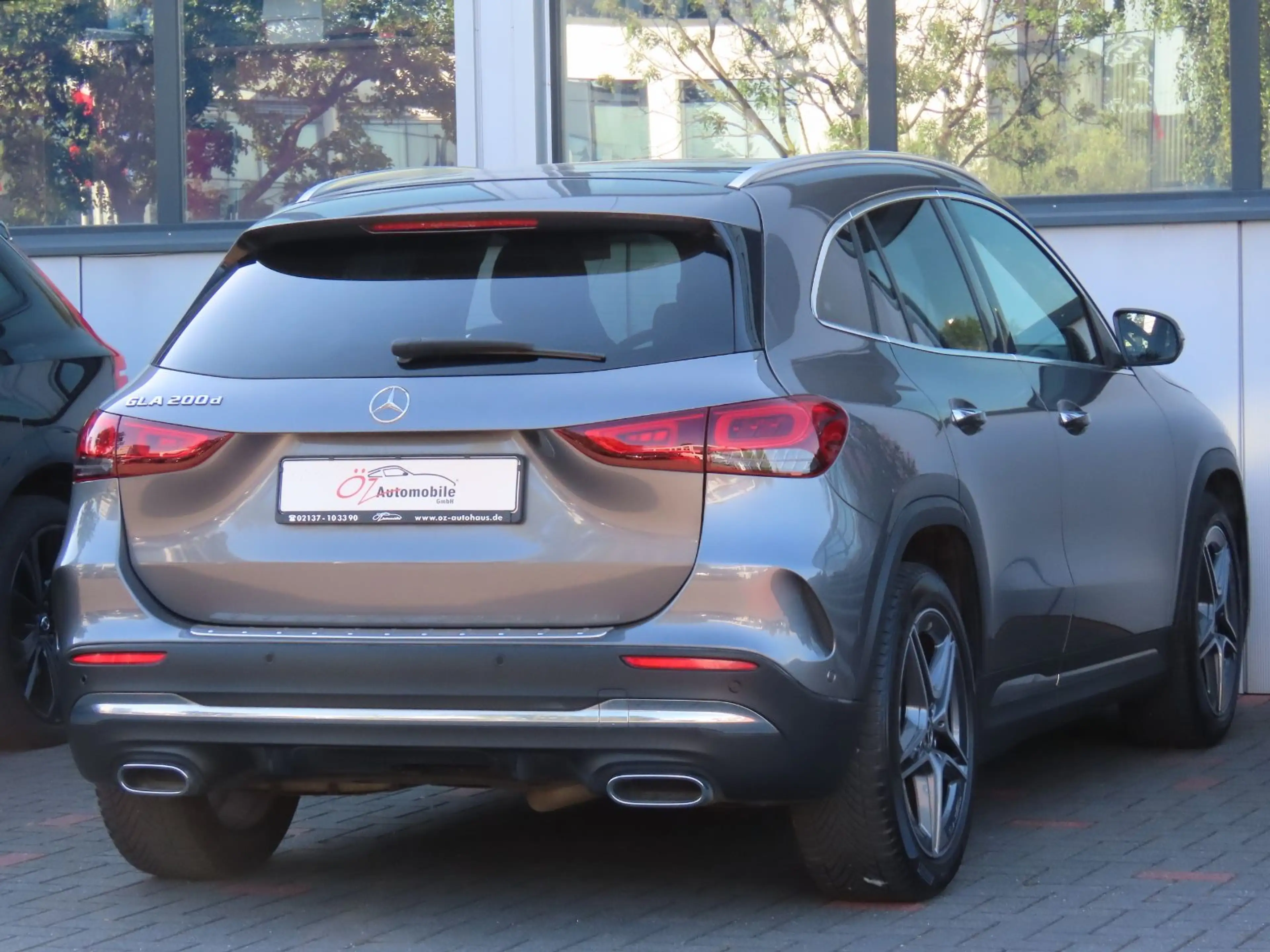 Mercedes-Benz GLA 200 d Autom. AMG-Line Alcantara Ambiente Pano — photo 7
