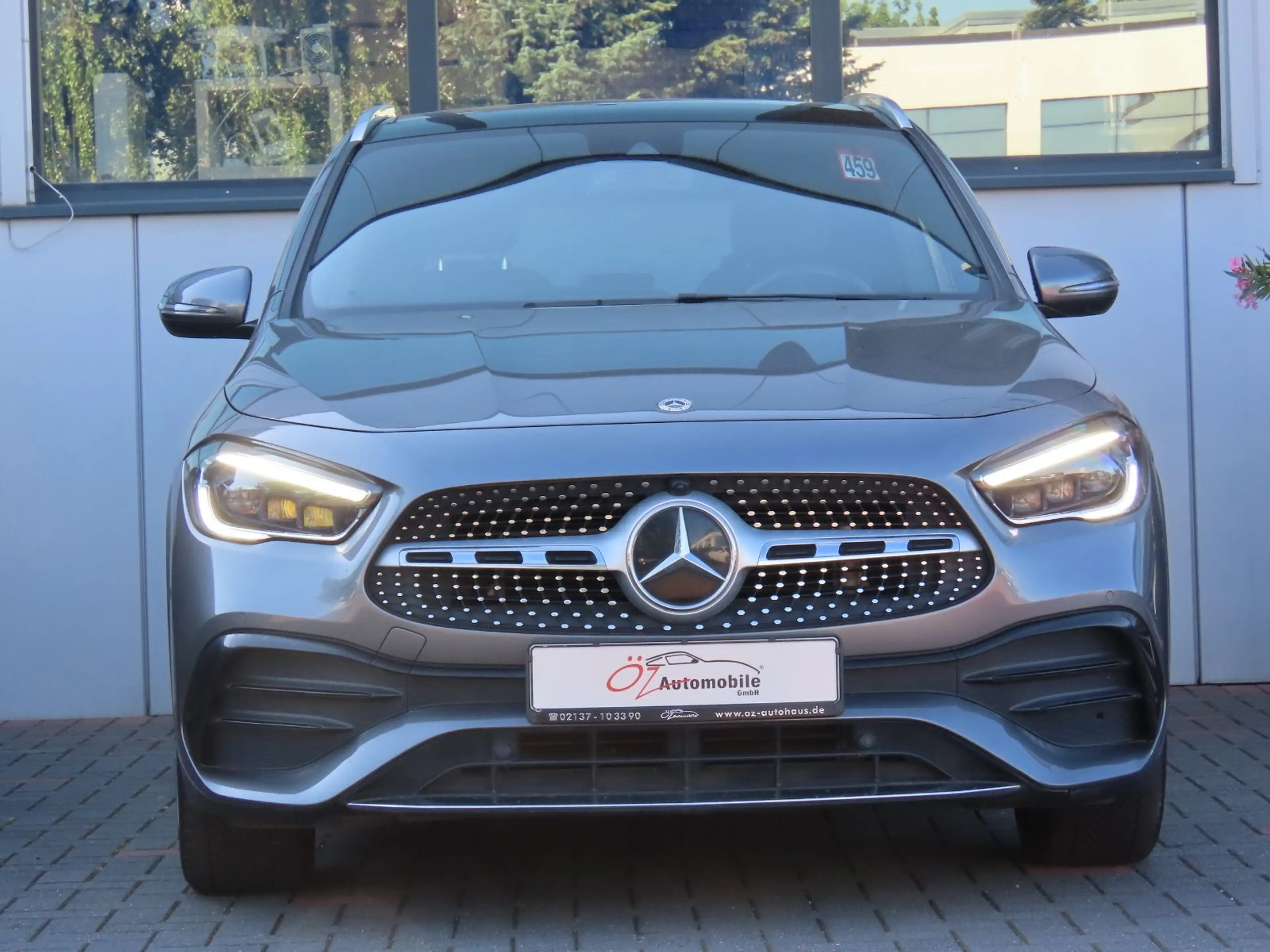 Mercedes-Benz GLA 200 d Autom. AMG-Line Alcantara Ambiente Pano — photo 2