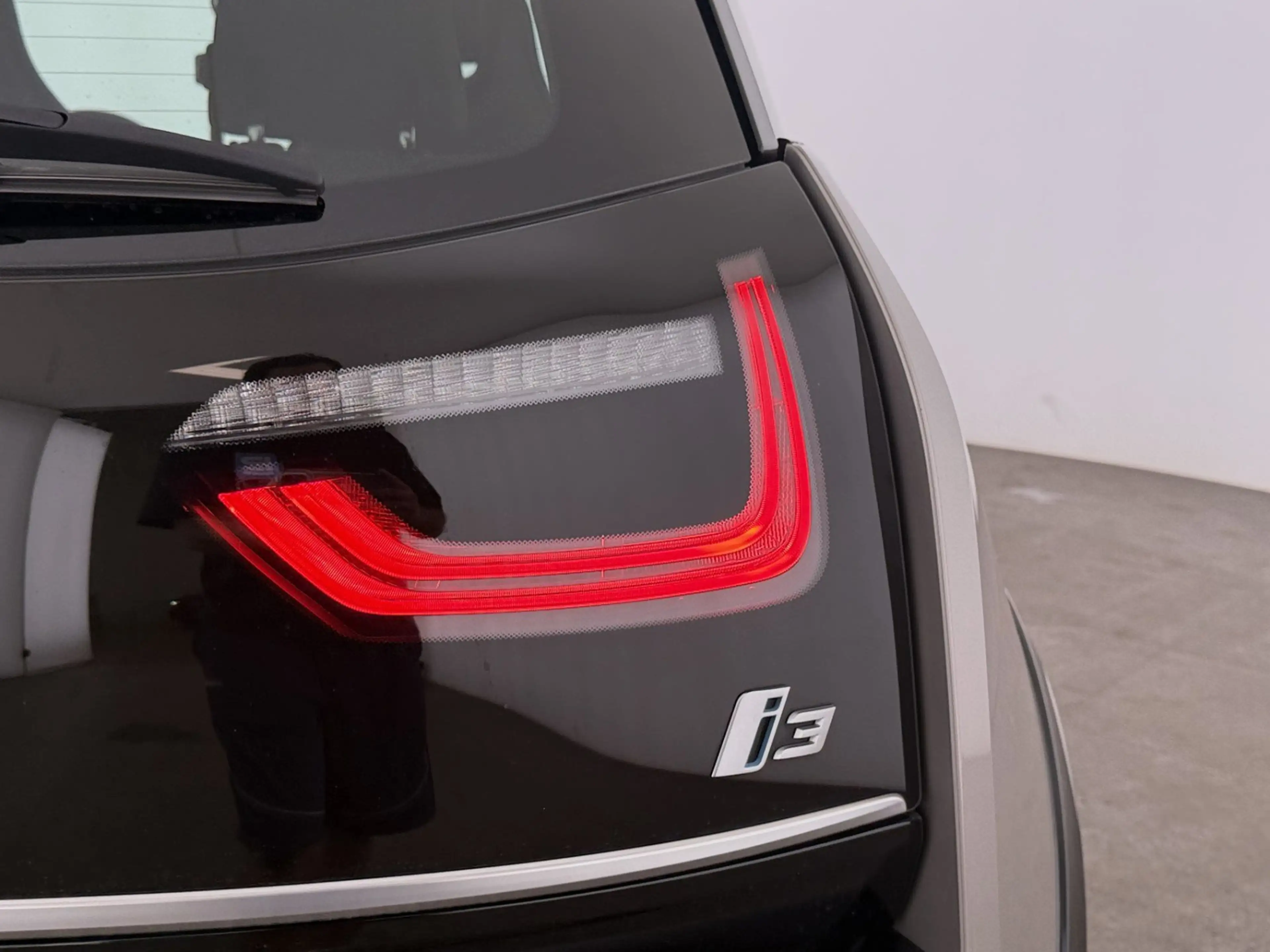 BMW i3 42kWh Aut LED WAERMEPUMPE NAVI SITZHZG TEMP — photo 11