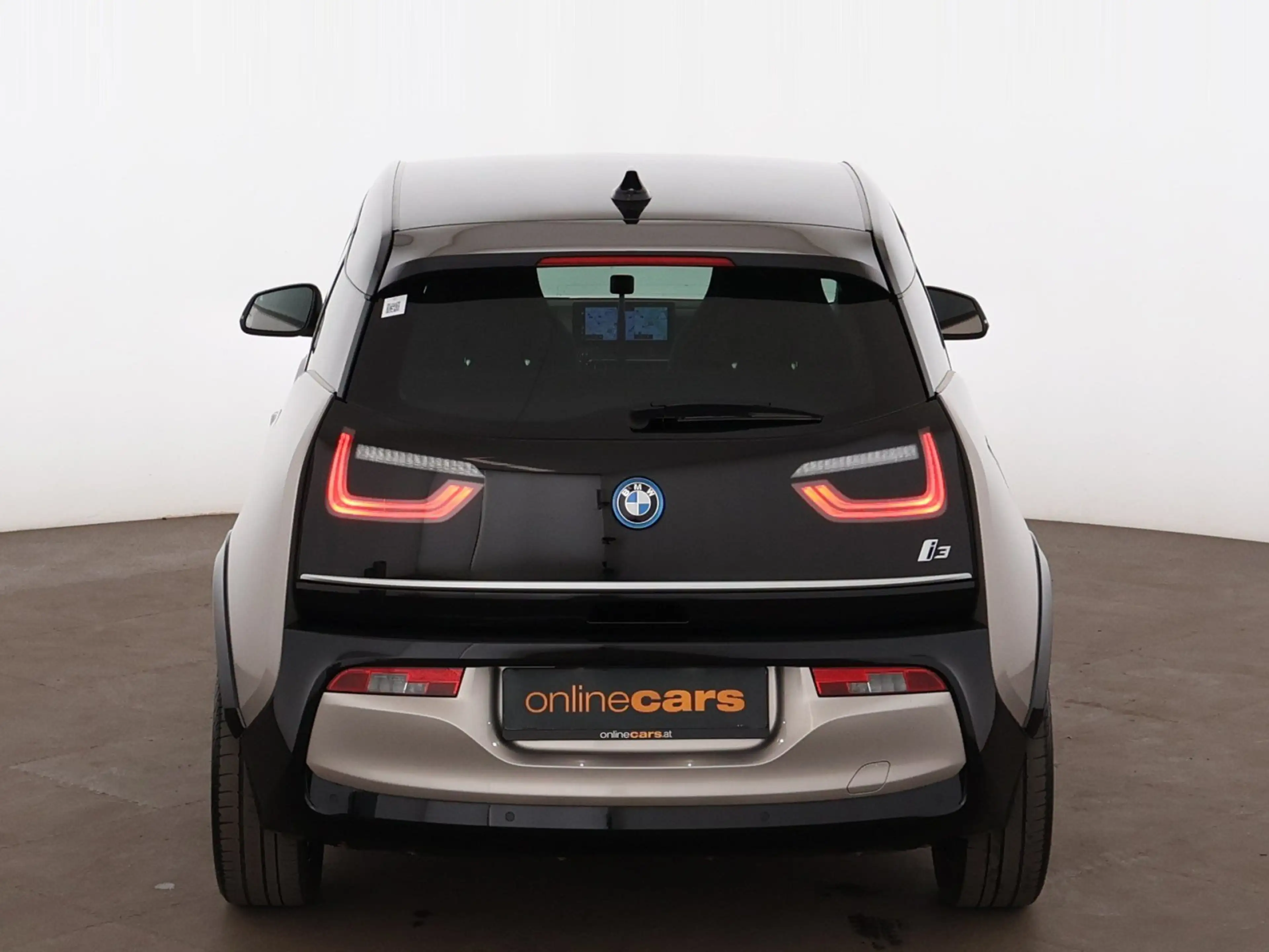 BMW i3 42kWh Aut LED WAERMEPUMPE NAVI SITZHZG TEMP — photo 7