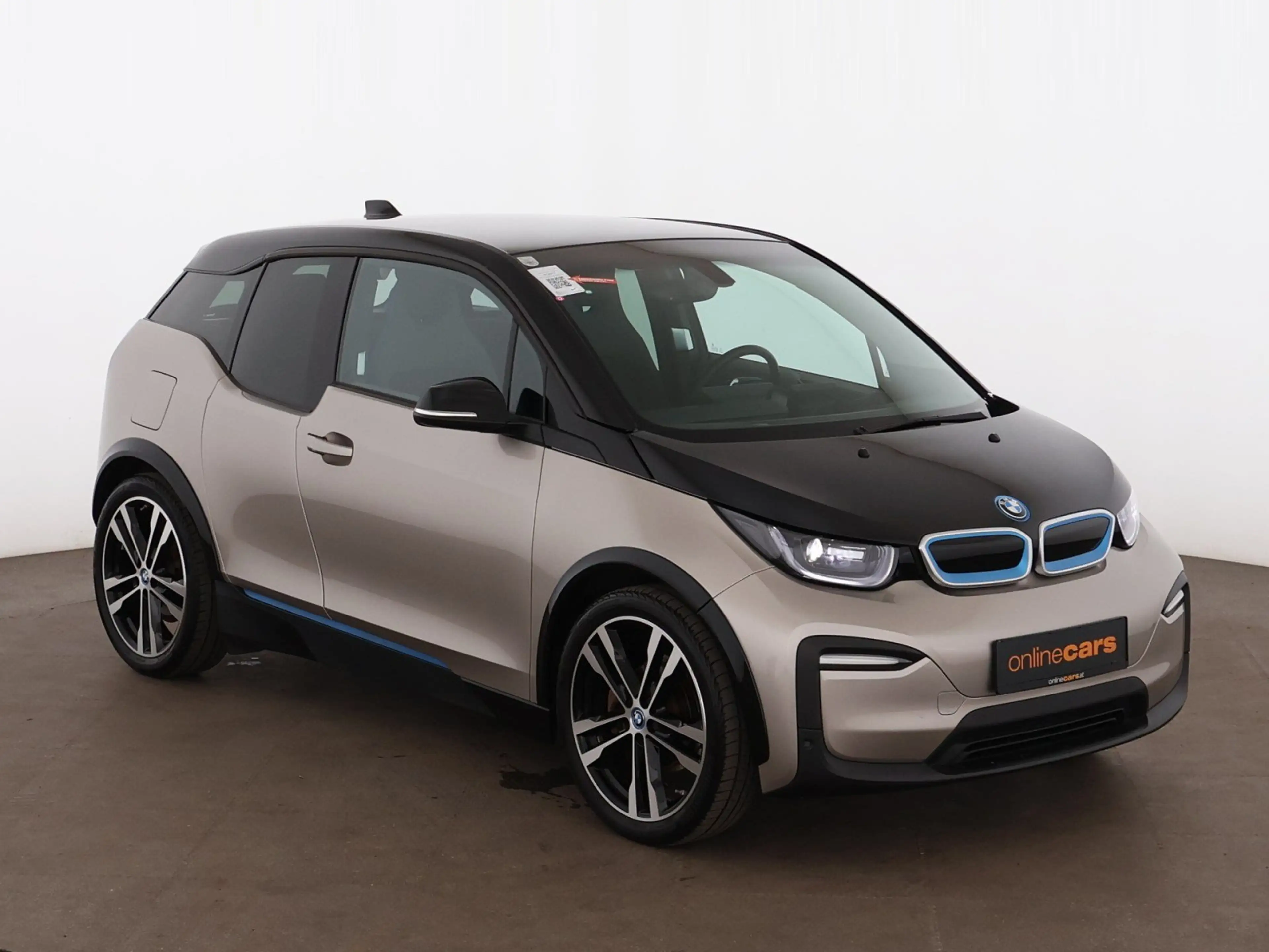 BMW i3 42kWh Aut LED WAERMEPUMPE NAVI SITZHZG TEMP — photo 4