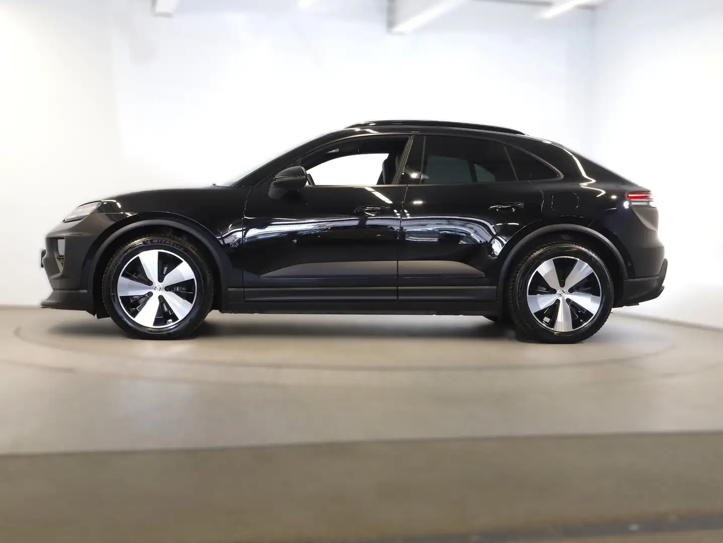 Porsche Macan 4 Schwarz - 2