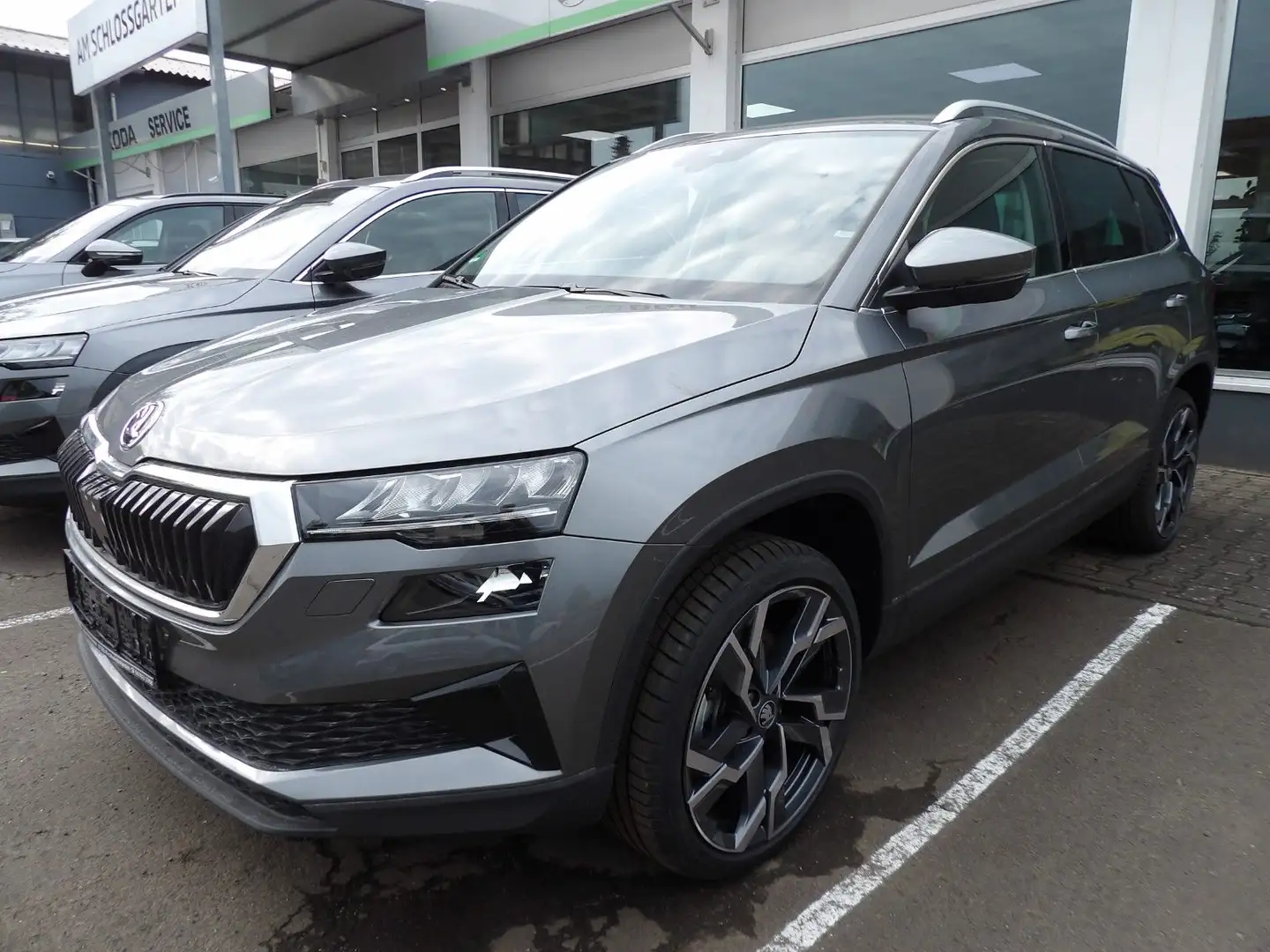 Skoda Karoq DSG,   4 Jahresgarantie 120000KM Grau - 1