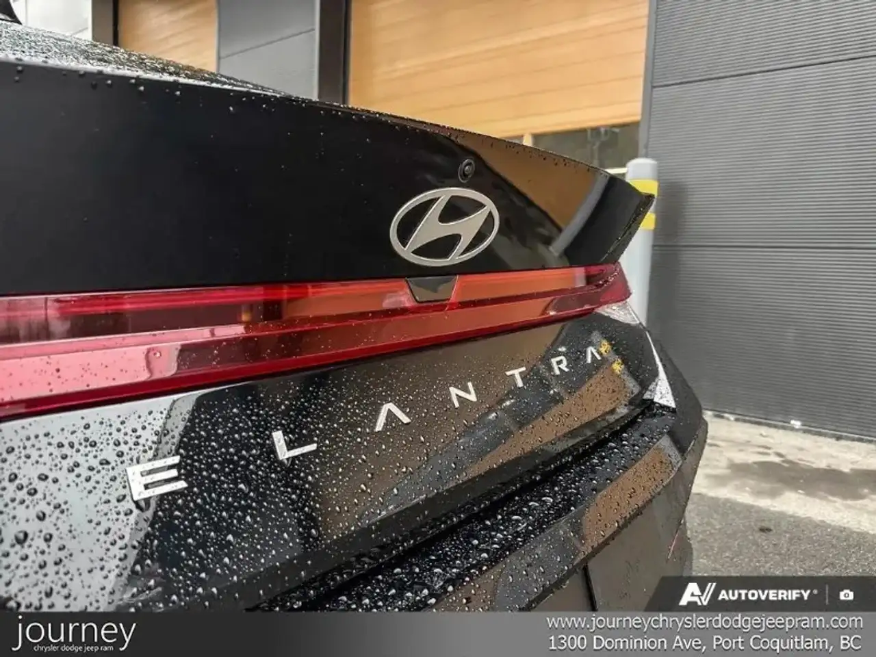 Hyundai ELANTRA photo Hyundai ELANTRA