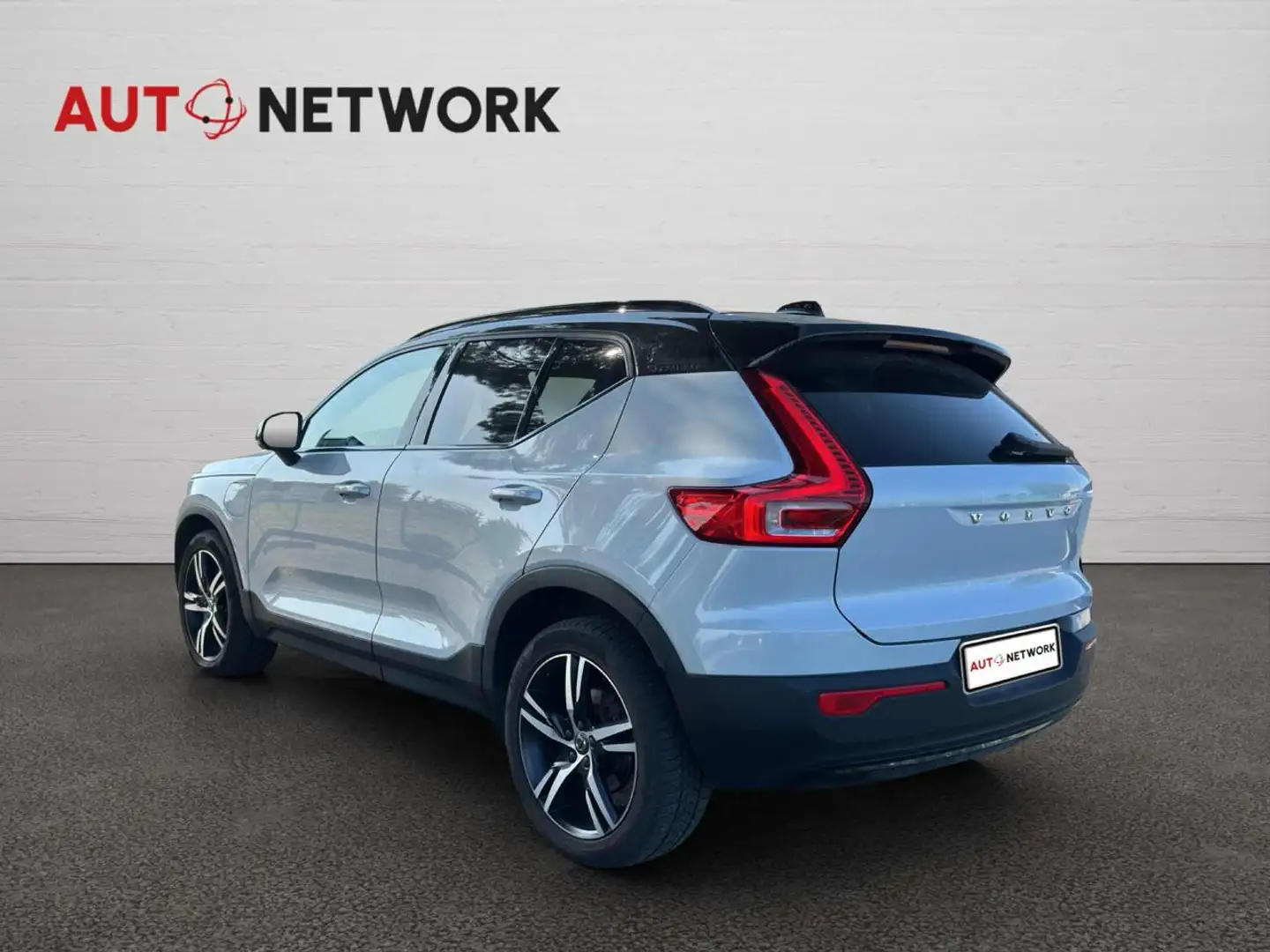 Volvo XC40 T4 Recharge Plug-in Hybrid R-design | Tetto Grigio - 2