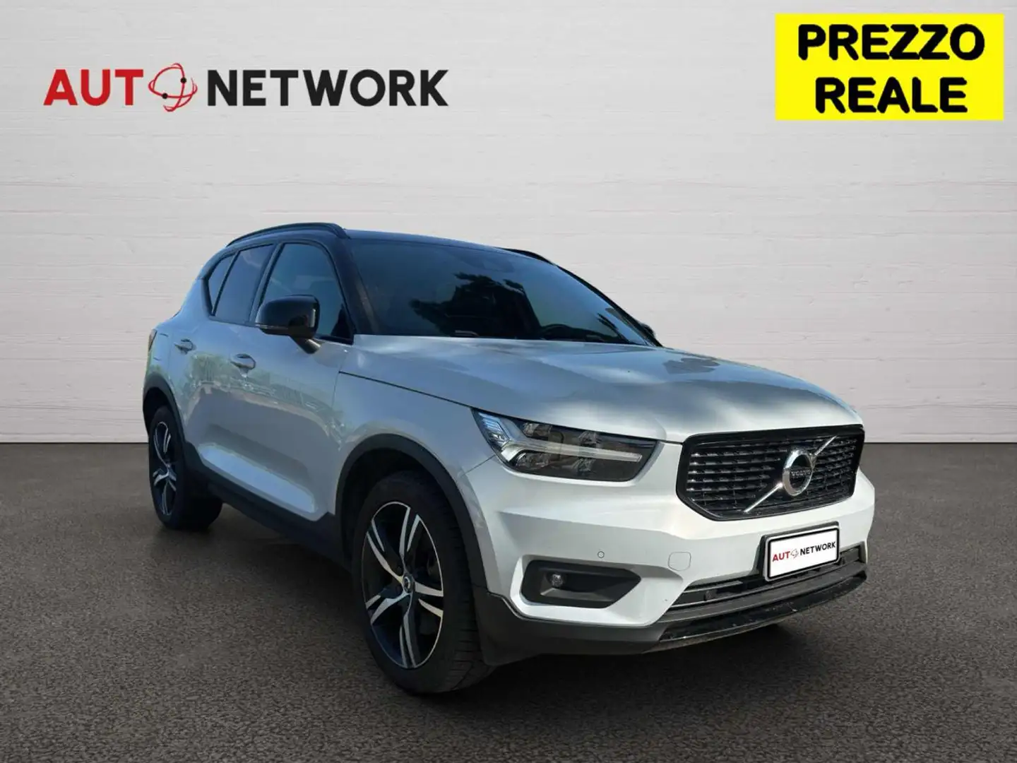 Volvo XC40 T4 Recharge Plug-in Hybrid R-design | Tetto Grigio - 1