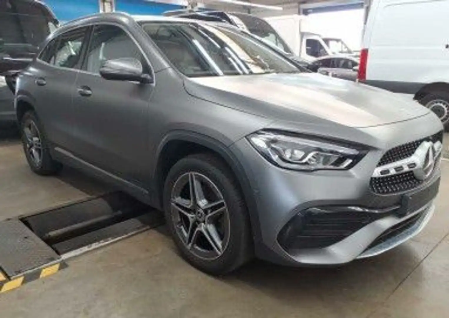 Mercedes-Benz GLA 250 e AMG LINE KAM*WIDE*LED*CARPLAY*1-HAND Grau - 2