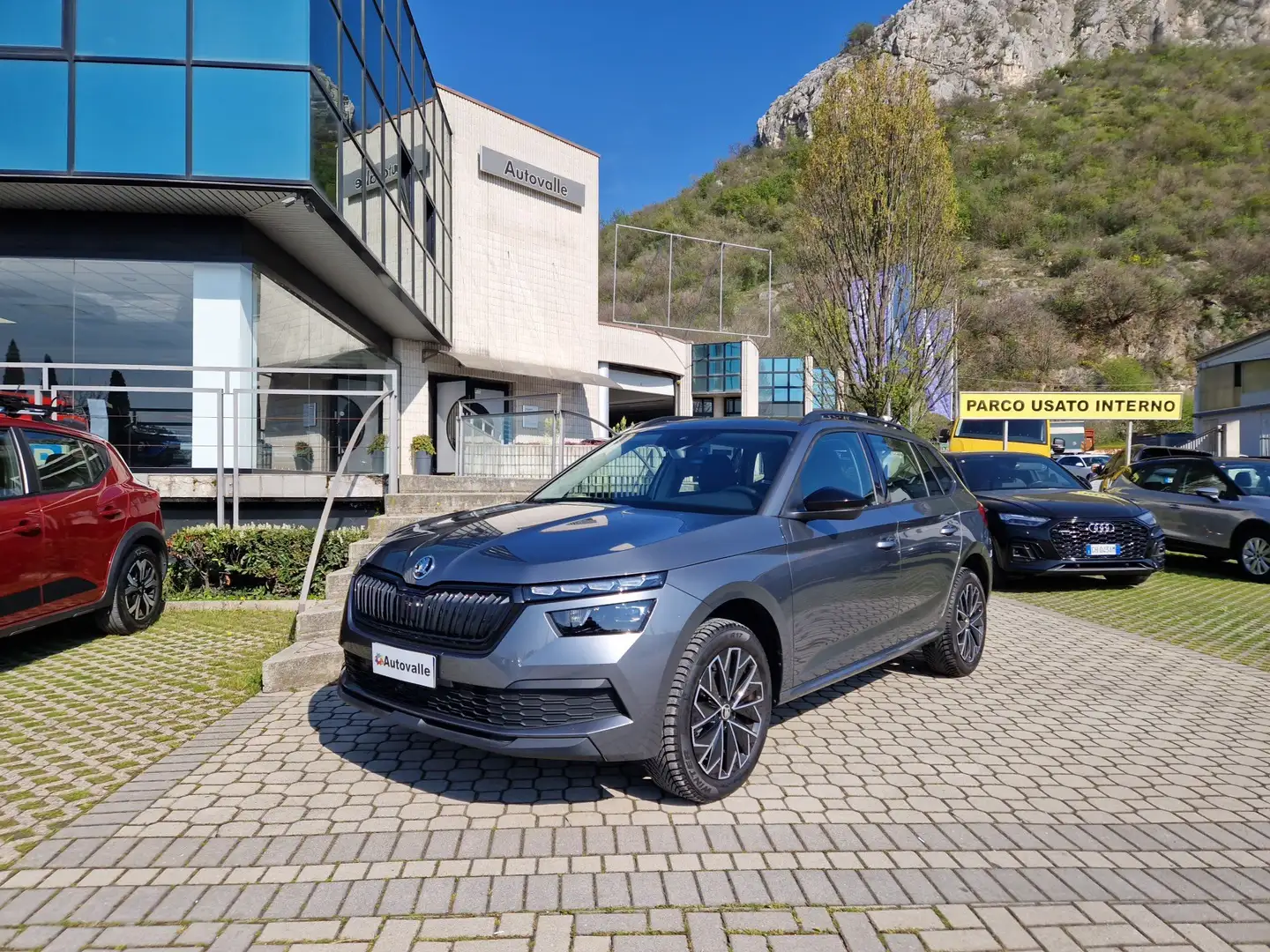 Skoda Kamiq 1.0 TSI 110 CV DSG Style Šedá - 1