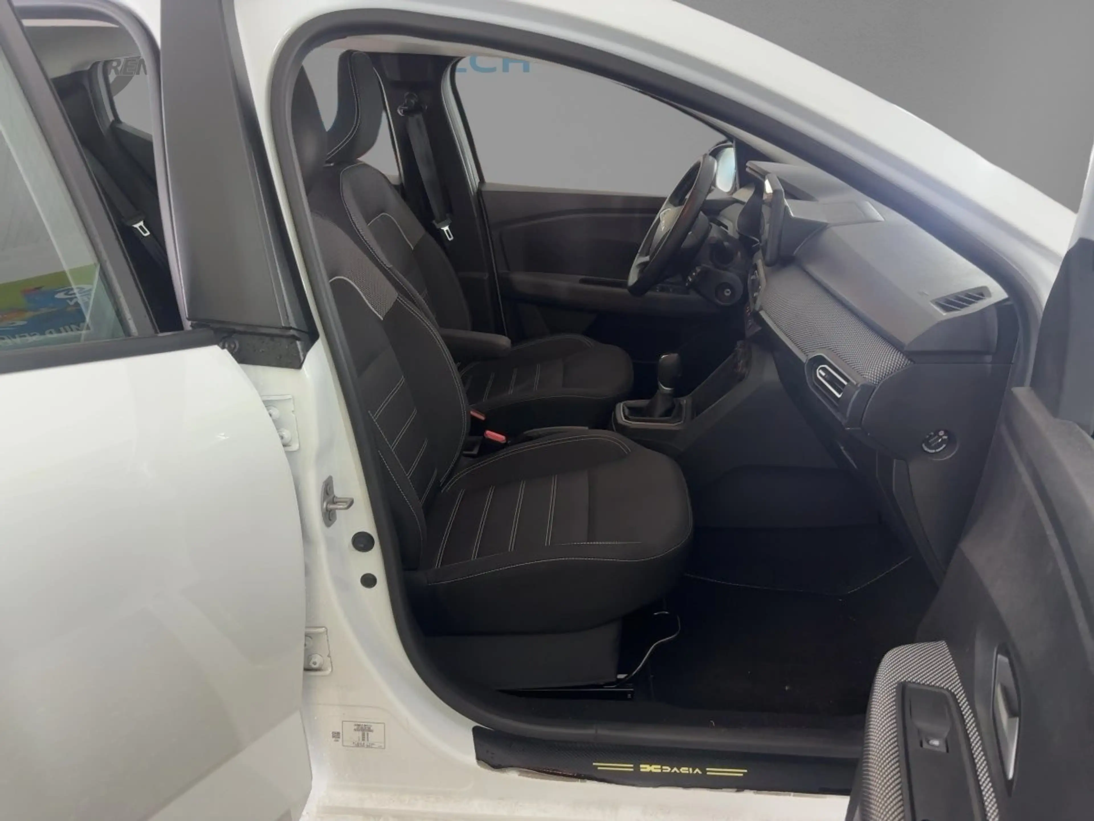 Dacia Sandero III 1.0 TCe 90 Expression — photo 7