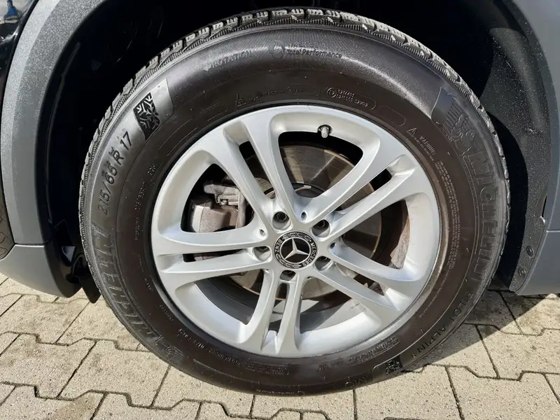 Mercedes-Benz GLA 200