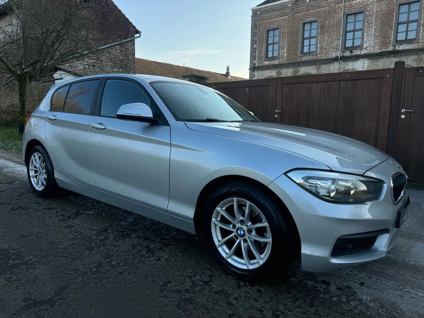 BMW 116 116i *NAV* *CLIM* *GARANTIE* Gris - 1