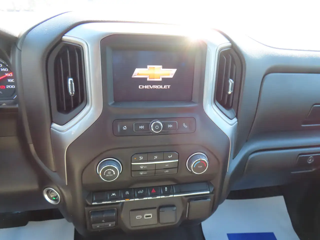 Chevrolet Silverado 1500 снимка Chevrolet Silverado 1500