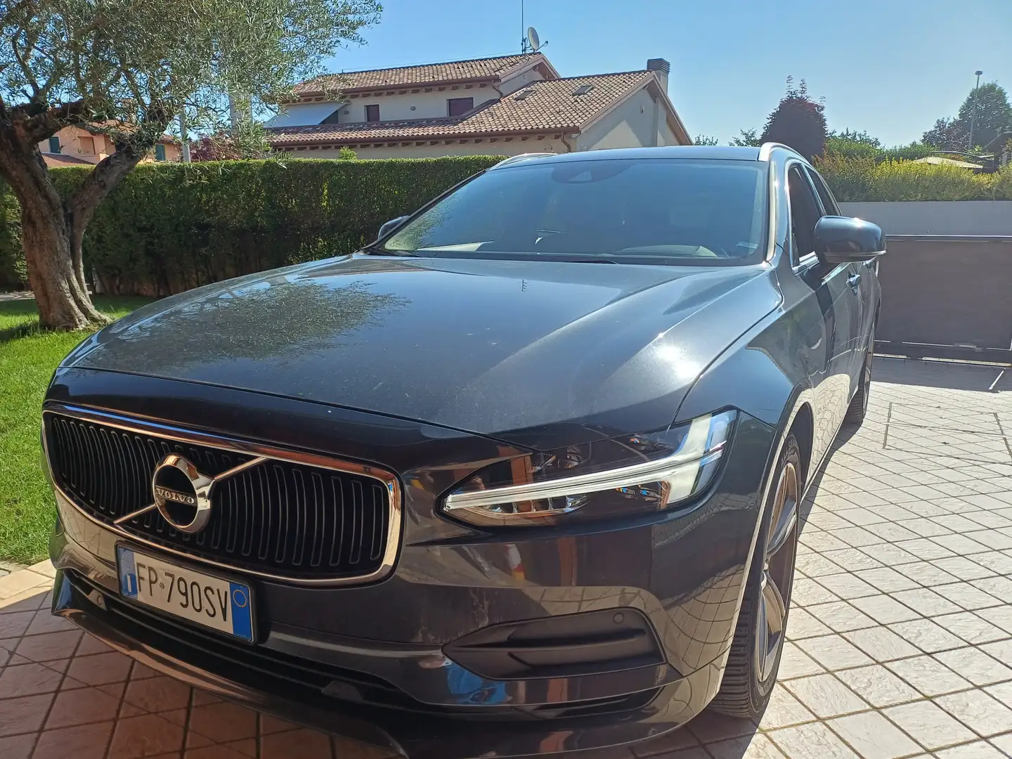 Volvo V90 2.0 d4 Business Plus Geartronic Black - 1