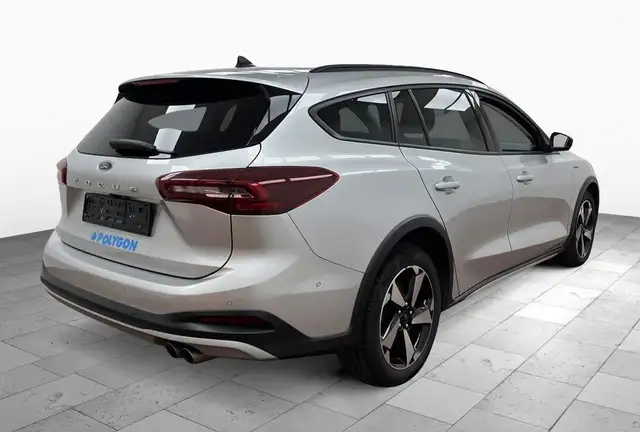 Ford Focus view 3