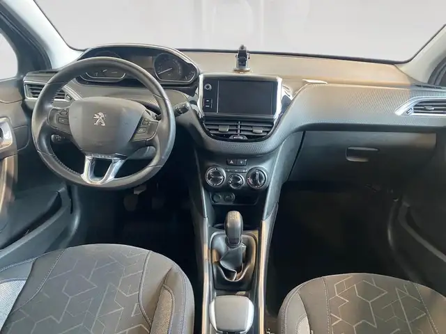 Peugeot 2008 view 6