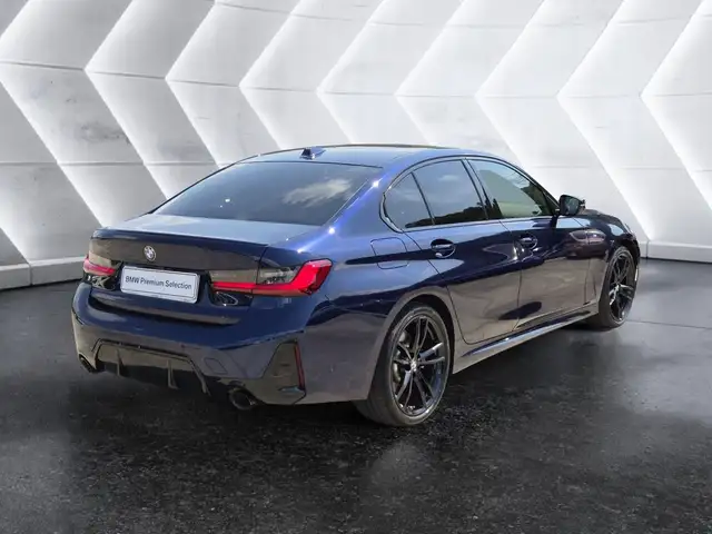 BMW 3 Series view 4