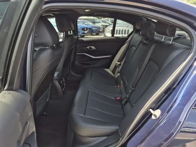 BMW 3 Series view 7