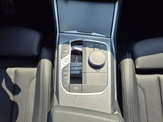 BMW 3 Series view 10