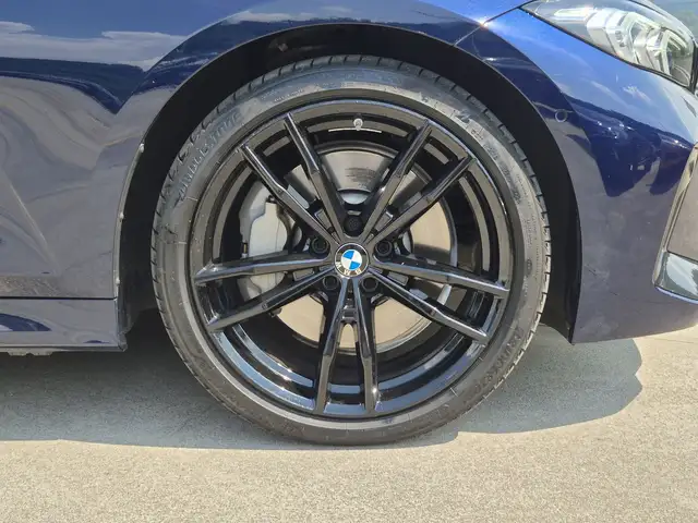 BMW 3 Series view 13