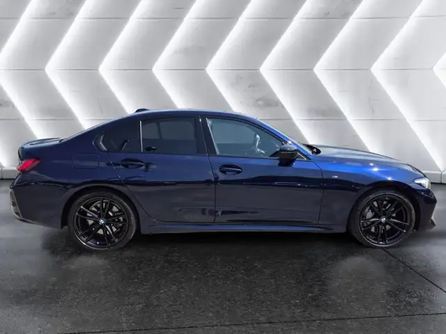 BMW 3 Series view 5