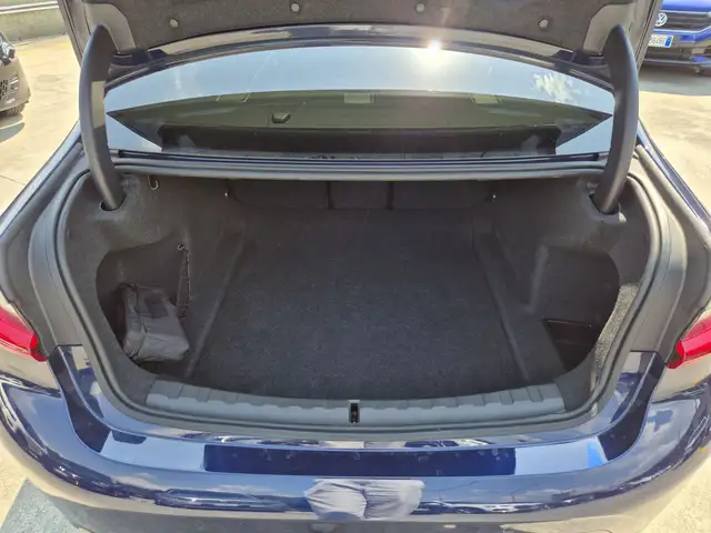 BMW 3 Series view 12