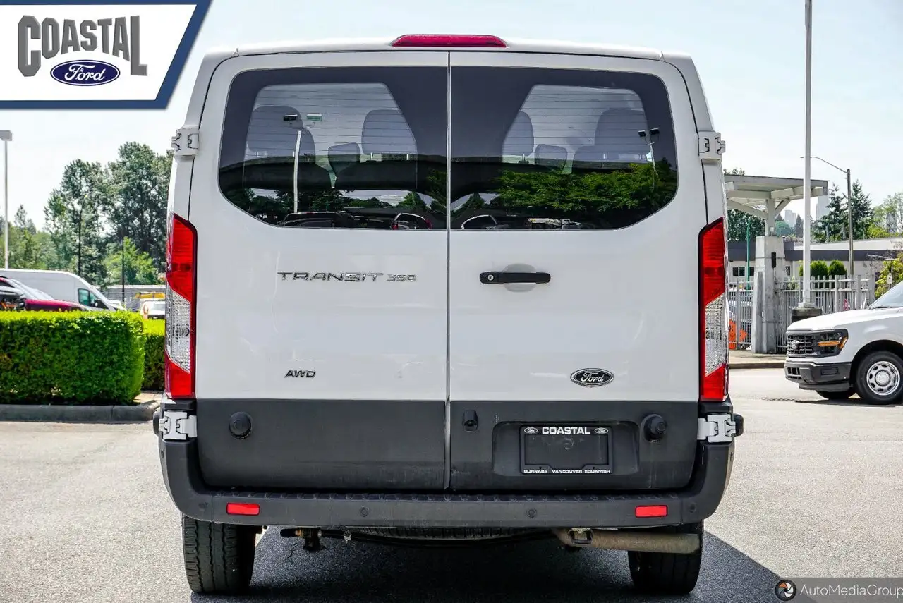 Ford Transit Passenger Wagon снимка Ford Transit Passenger Wagon