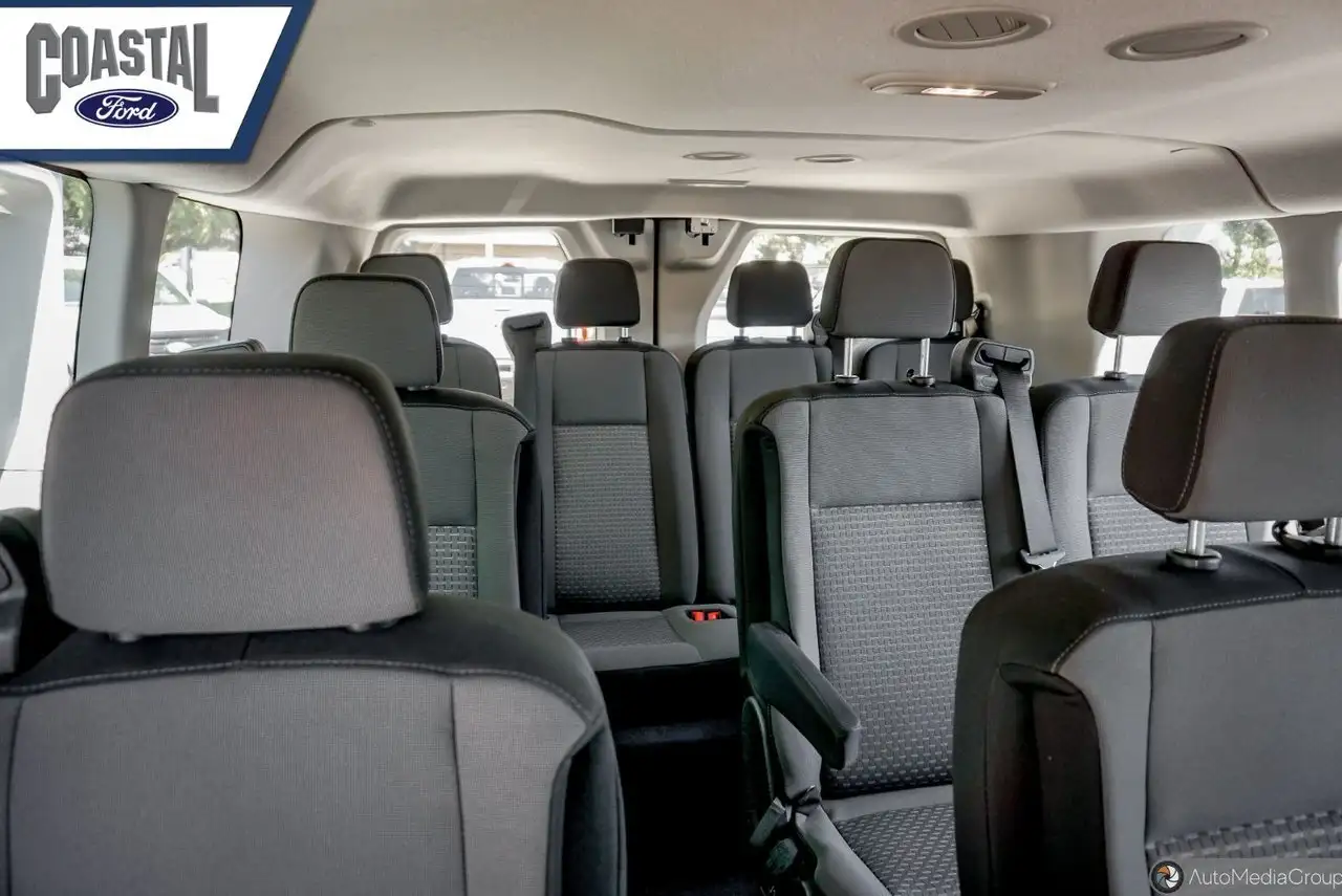 Ford Transit Passenger Wagon снимка Ford Transit Passenger Wagon