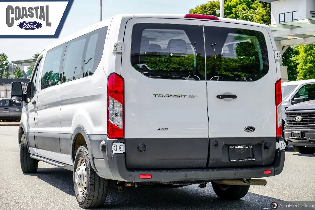 Ford Transit Passenger Wagon снимка Ford Transit Passenger Wagon