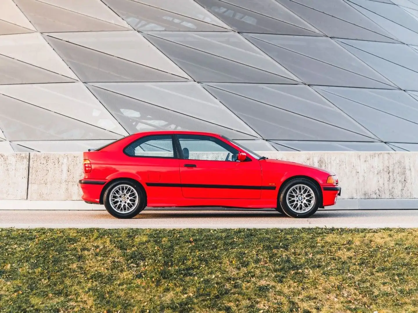 BMW 323 ti Compact (Schalter, Hellrot, Erstlack) Red - 2