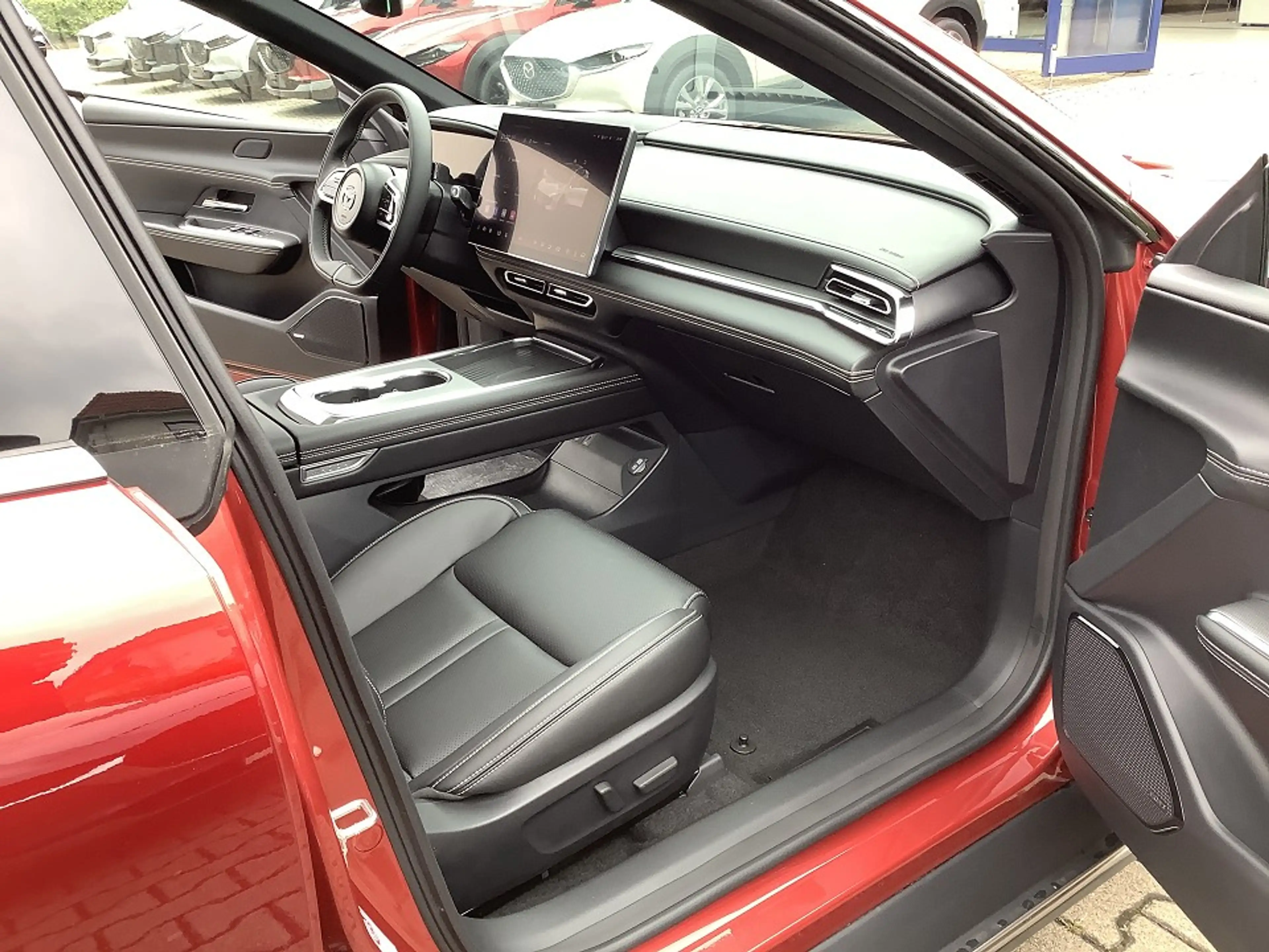 Mazda 6e EV 258ps Takumi Soul Red Crystal -sofort verfügbar — photo 13