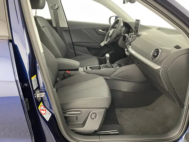 Audi Q2 view 10
