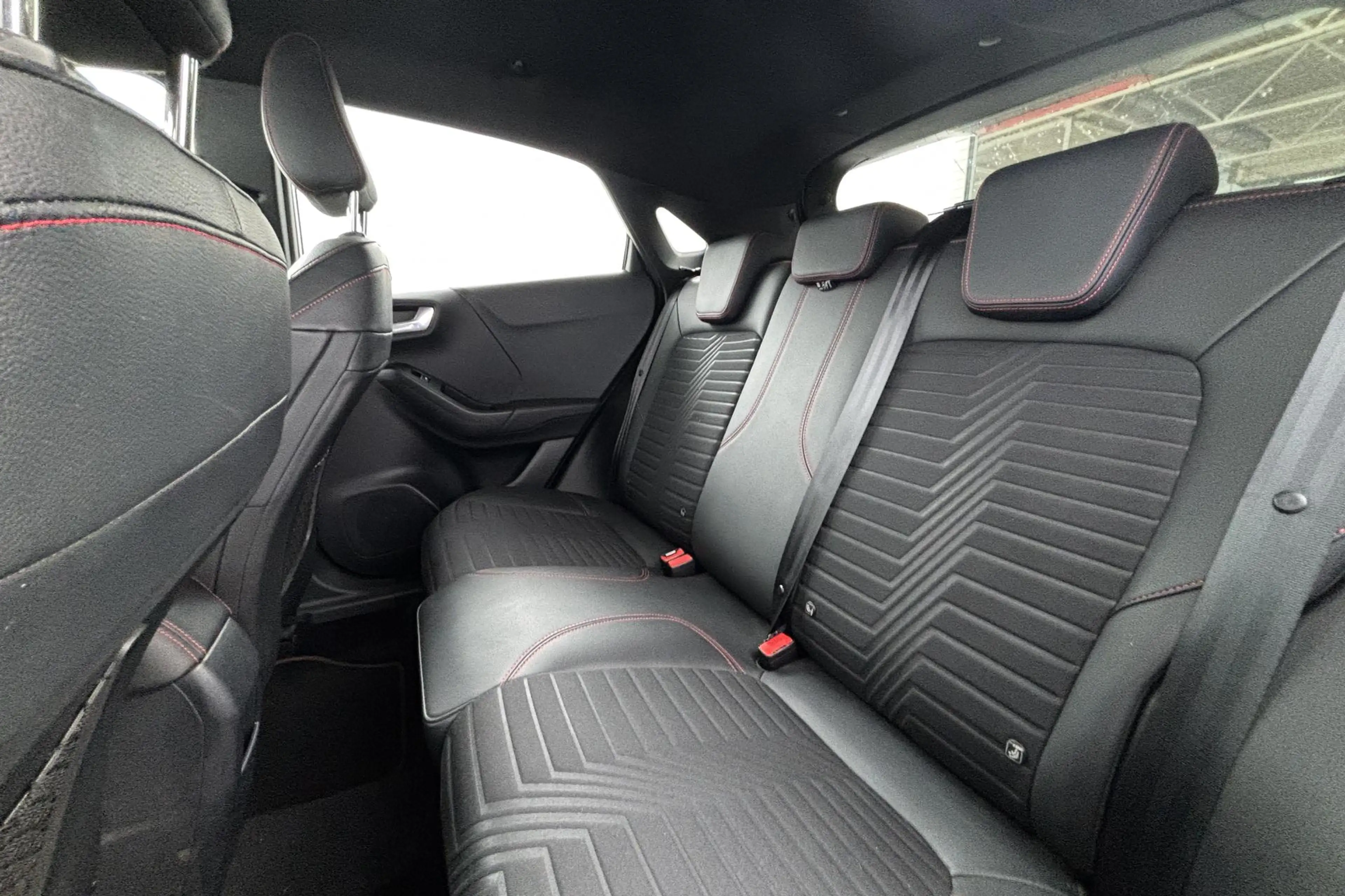 Ford Puma 1.0 EcoBoost Hybrid ST-Line X Compact, sportief en — photo 2