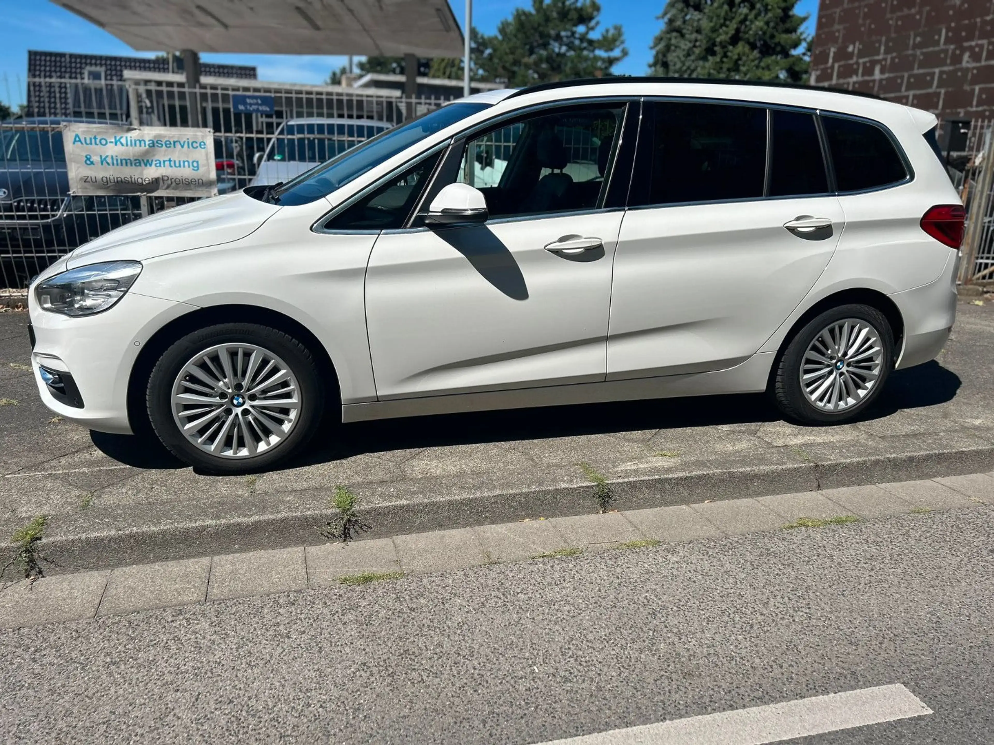 BMW 220 2 Gran Tourer 220 d xDrive Luxury Line — photo 2