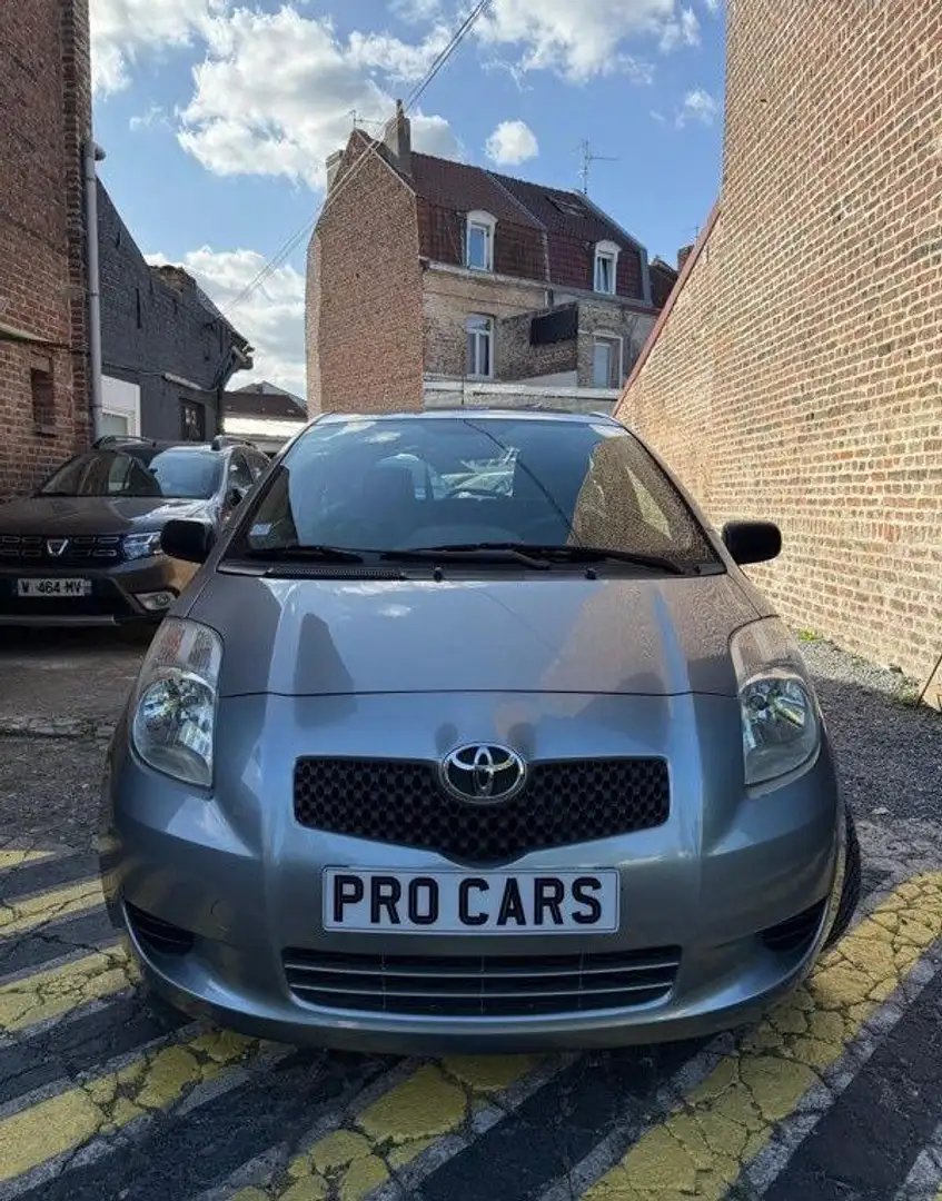 Toyota Yaris D4D Gris - 2