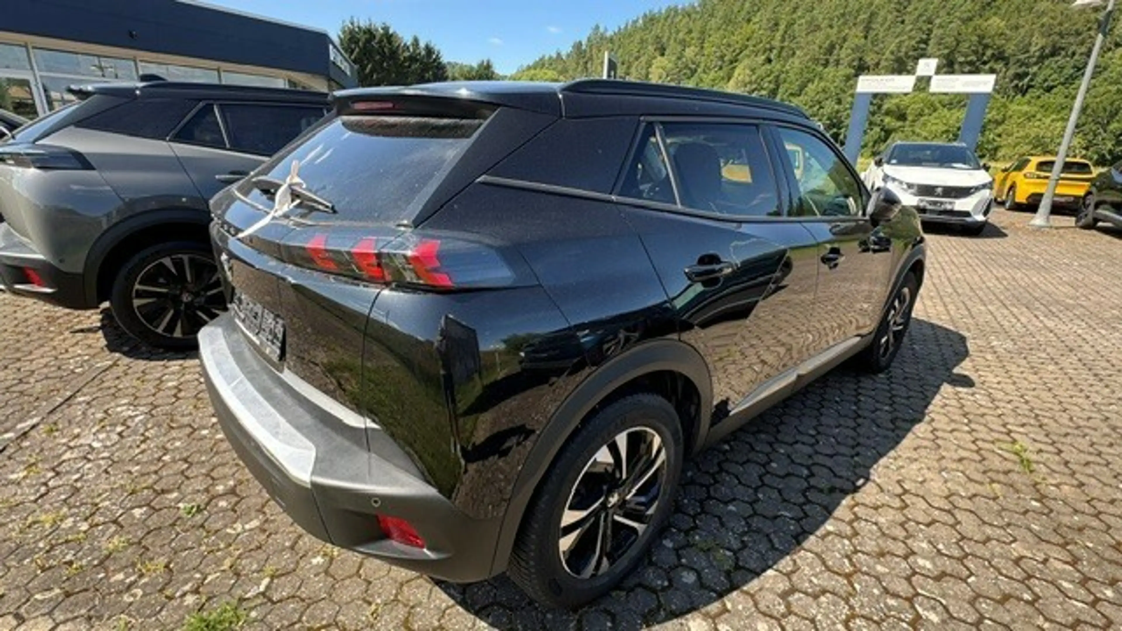 Peugeot e-2008 ELEKTRO Allure Pack — photo 5