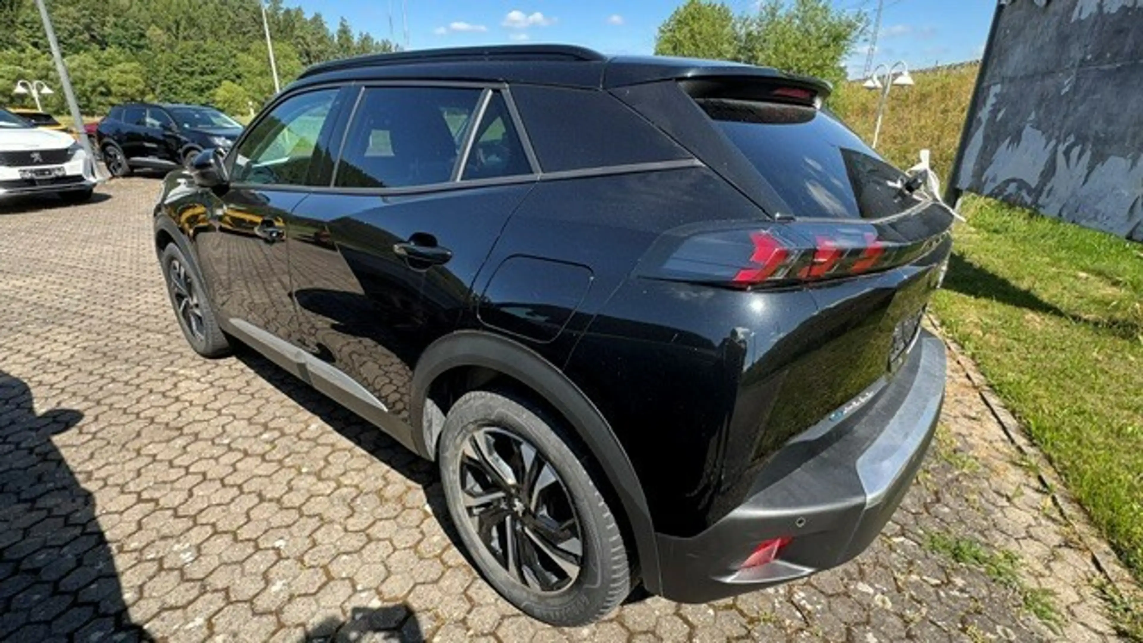Peugeot e-2008 ELEKTRO Allure Pack — photo 3