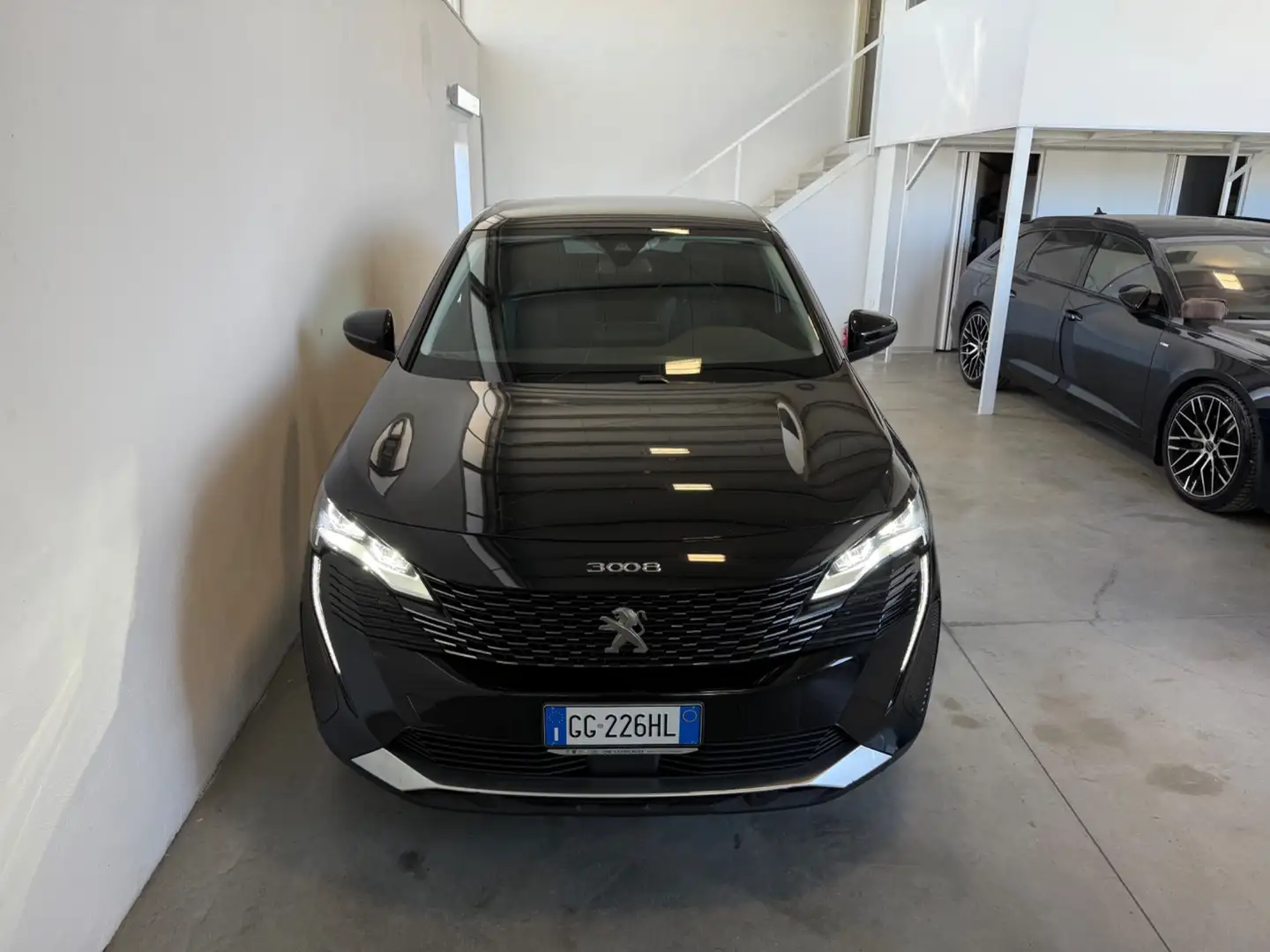 Peugeot 3008 3008 BlueHDi 130 S&S EAT8 Allure Zwart - 2