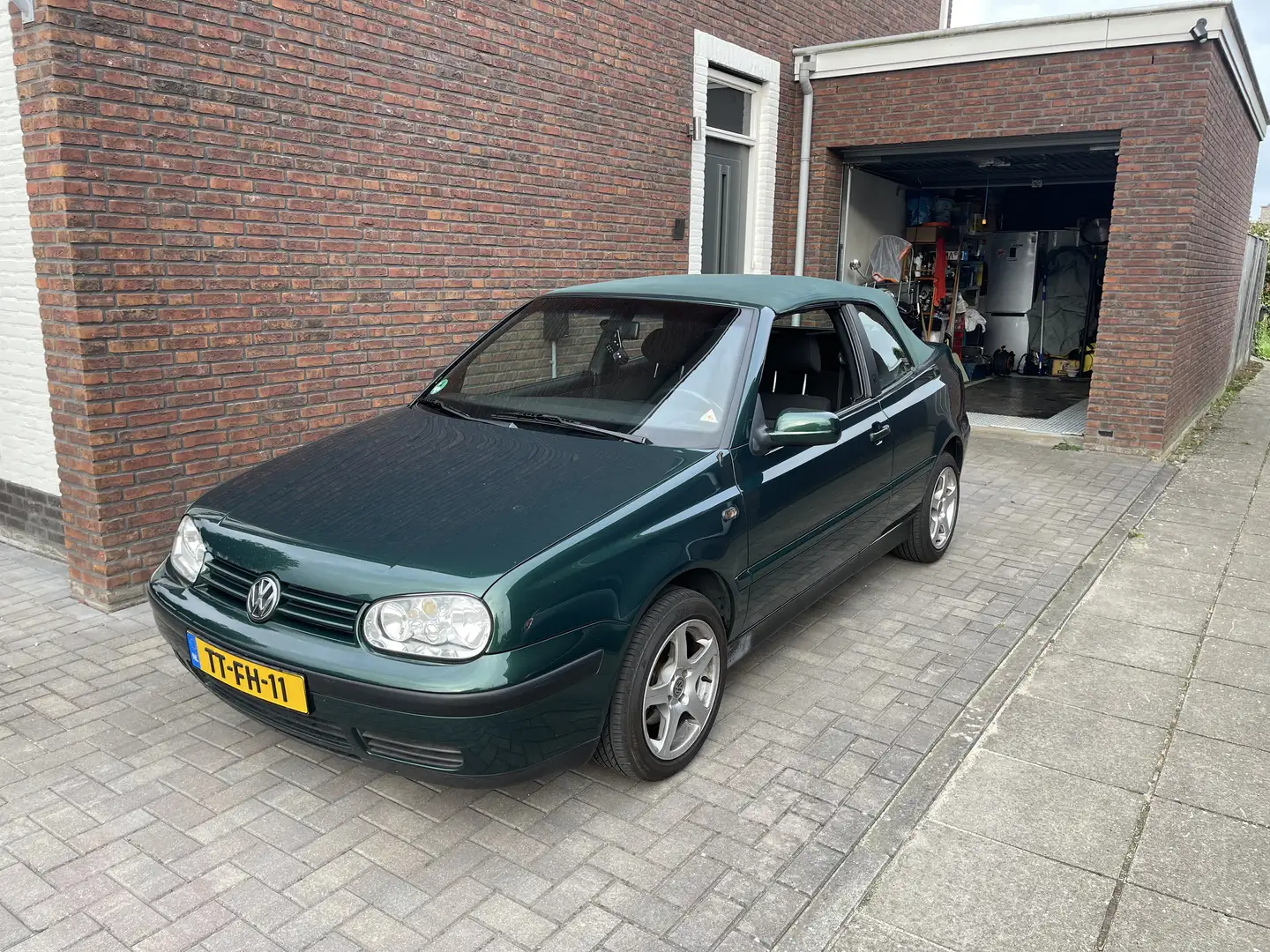 Volkswagen Golf Cabriolet 1.8 Trendline cabrio Verde - 1